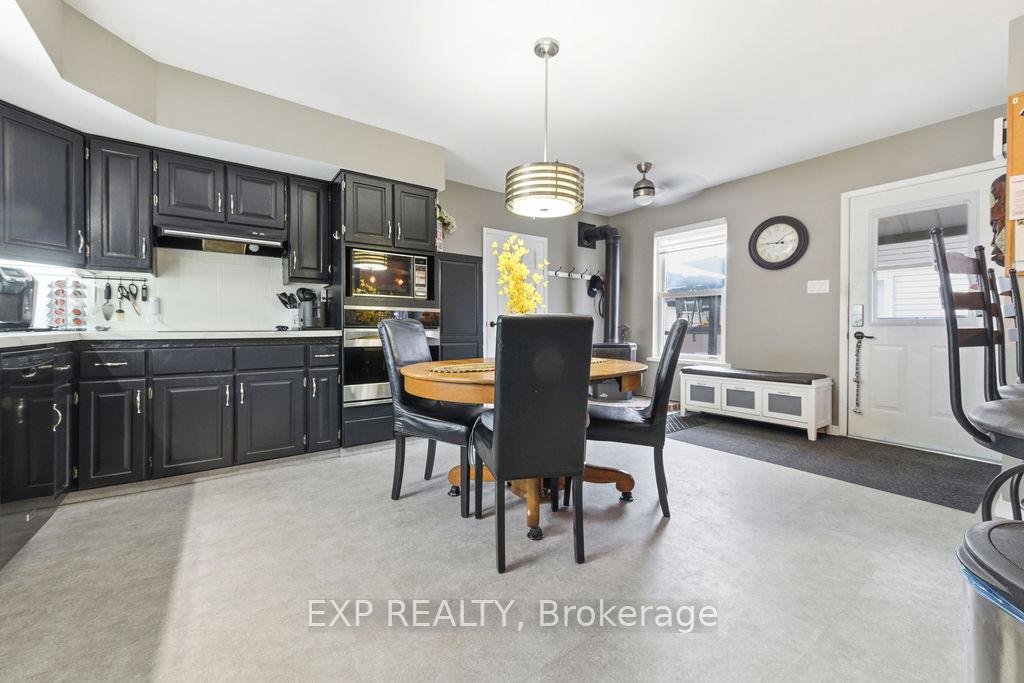 Photo 14 of 113 Bank Street N, Renfrew — HOMEH
