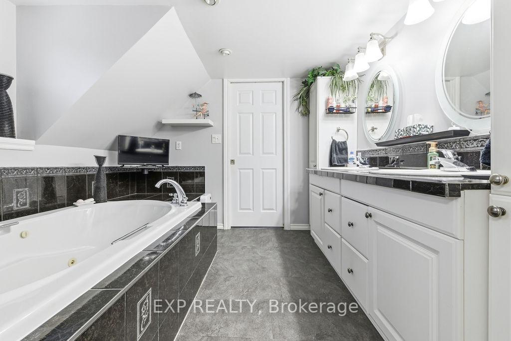 Photo 38 of 113 Bank Street N, Renfrew — HOMEH