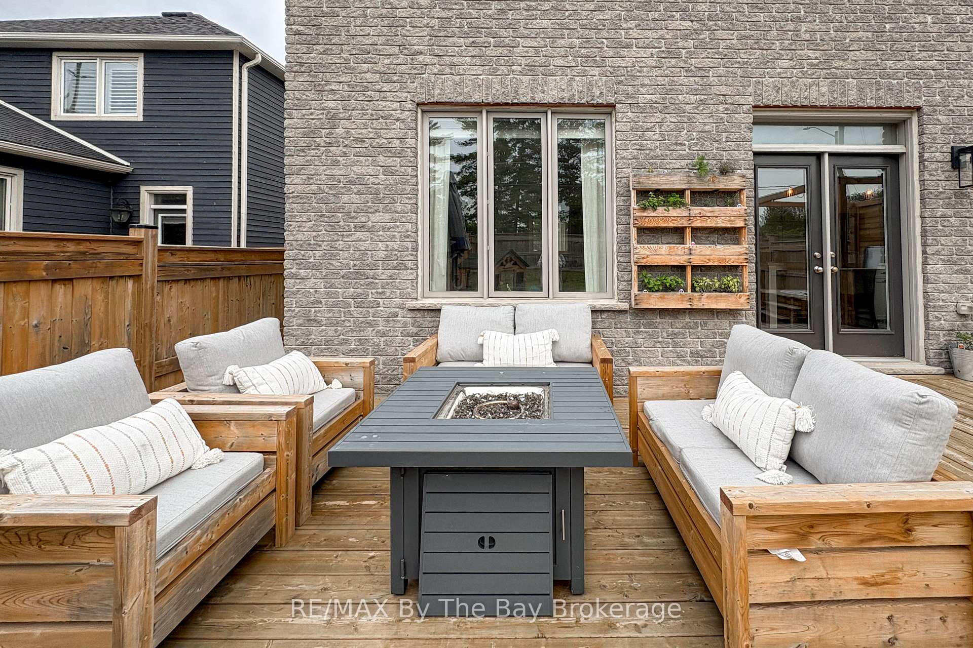 Photo 9 of 77 Lockerbie Crescent, Collingwood — HOMEH