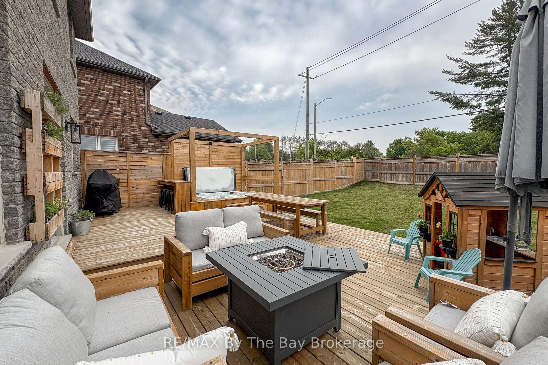 Photo 13 of 77 Lockerbie Crescent, Collingwood — HOMEH