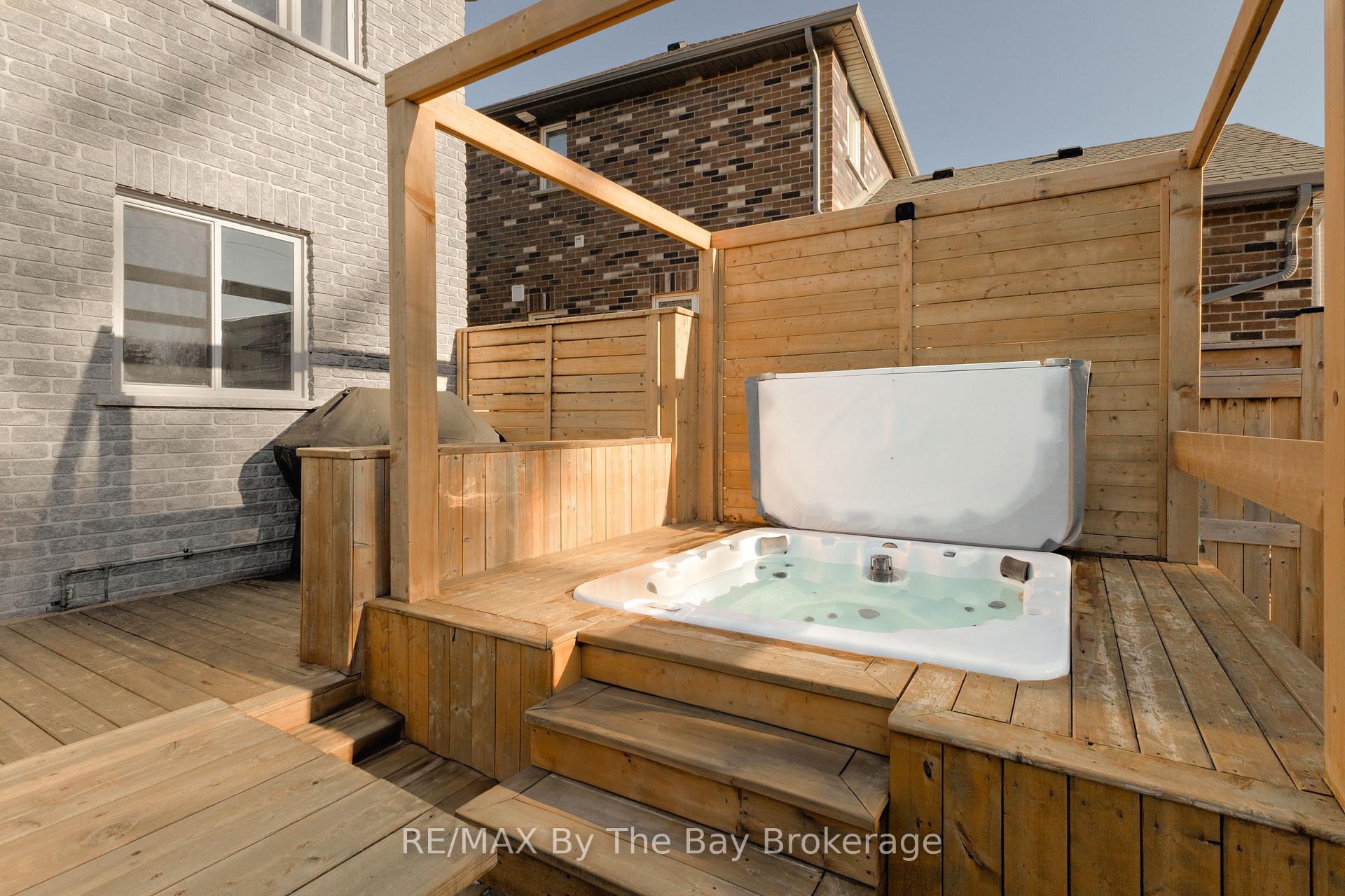 Photo 12 of 77 Lockerbie Crescent, Collingwood — HOMEH