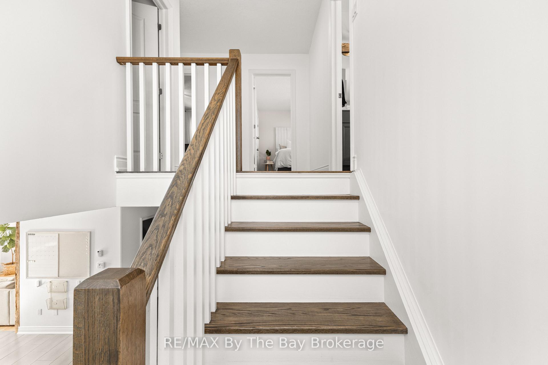 Photo 10 of 77 Lockerbie Crescent, Collingwood — HOMEH