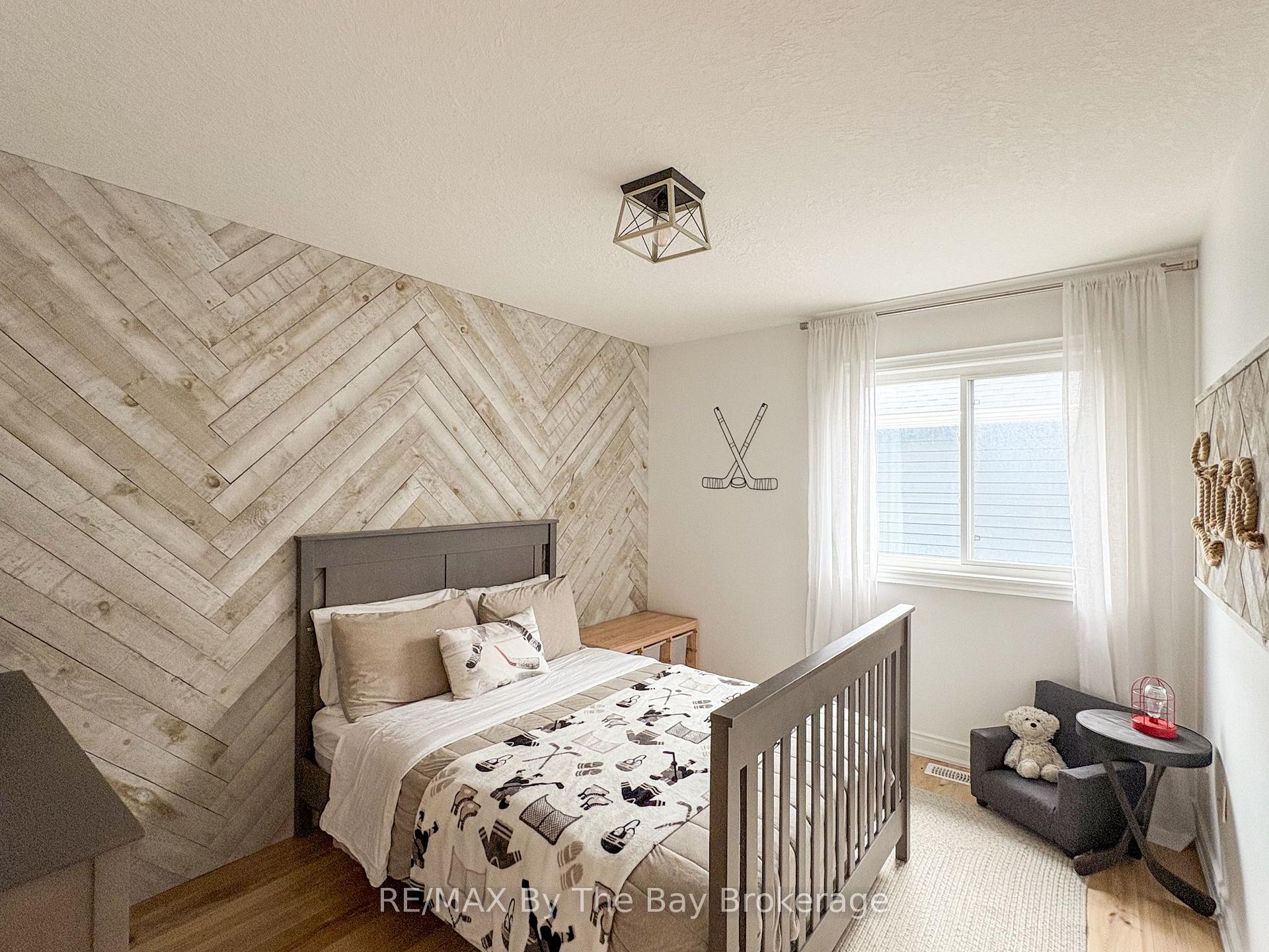Photo 43 of 77 Lockerbie Crescent, Collingwood — HOMEH