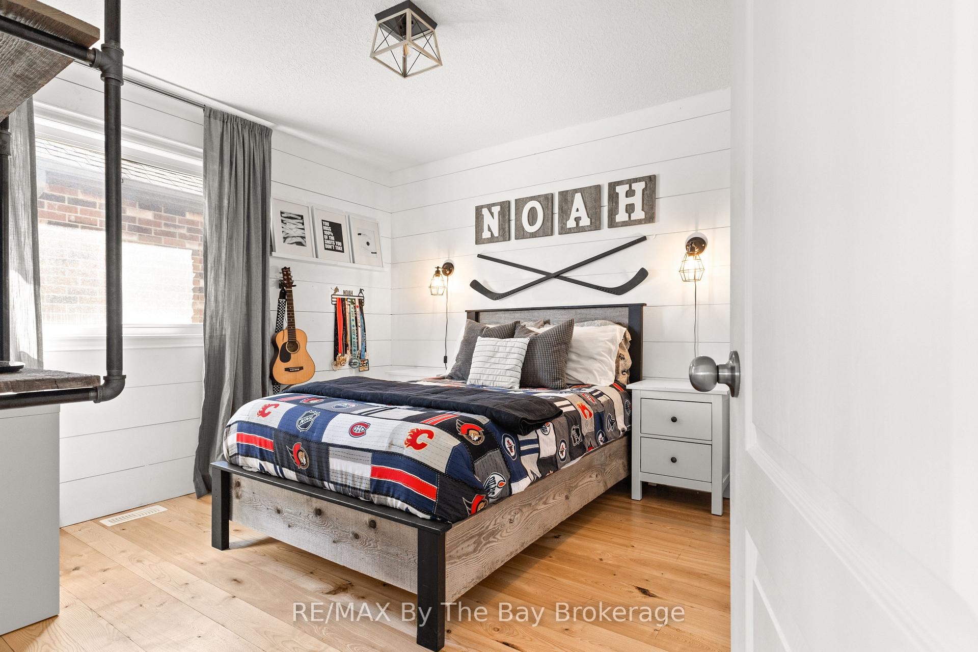 Photo 20 of 77 Lockerbie Crescent, Collingwood — HOMEH