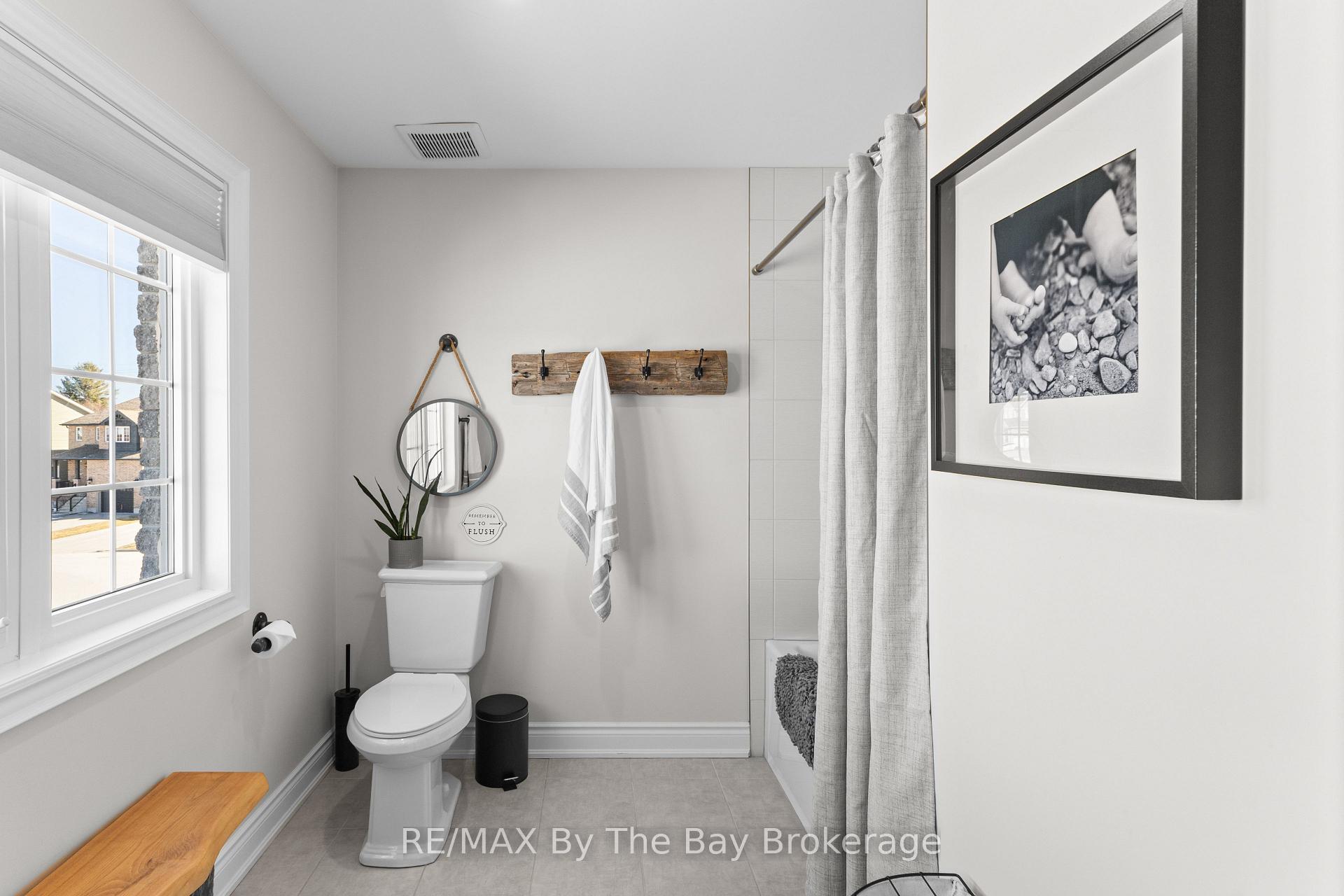 Photo 44 of 77 Lockerbie Crescent, Collingwood — HOMEH
