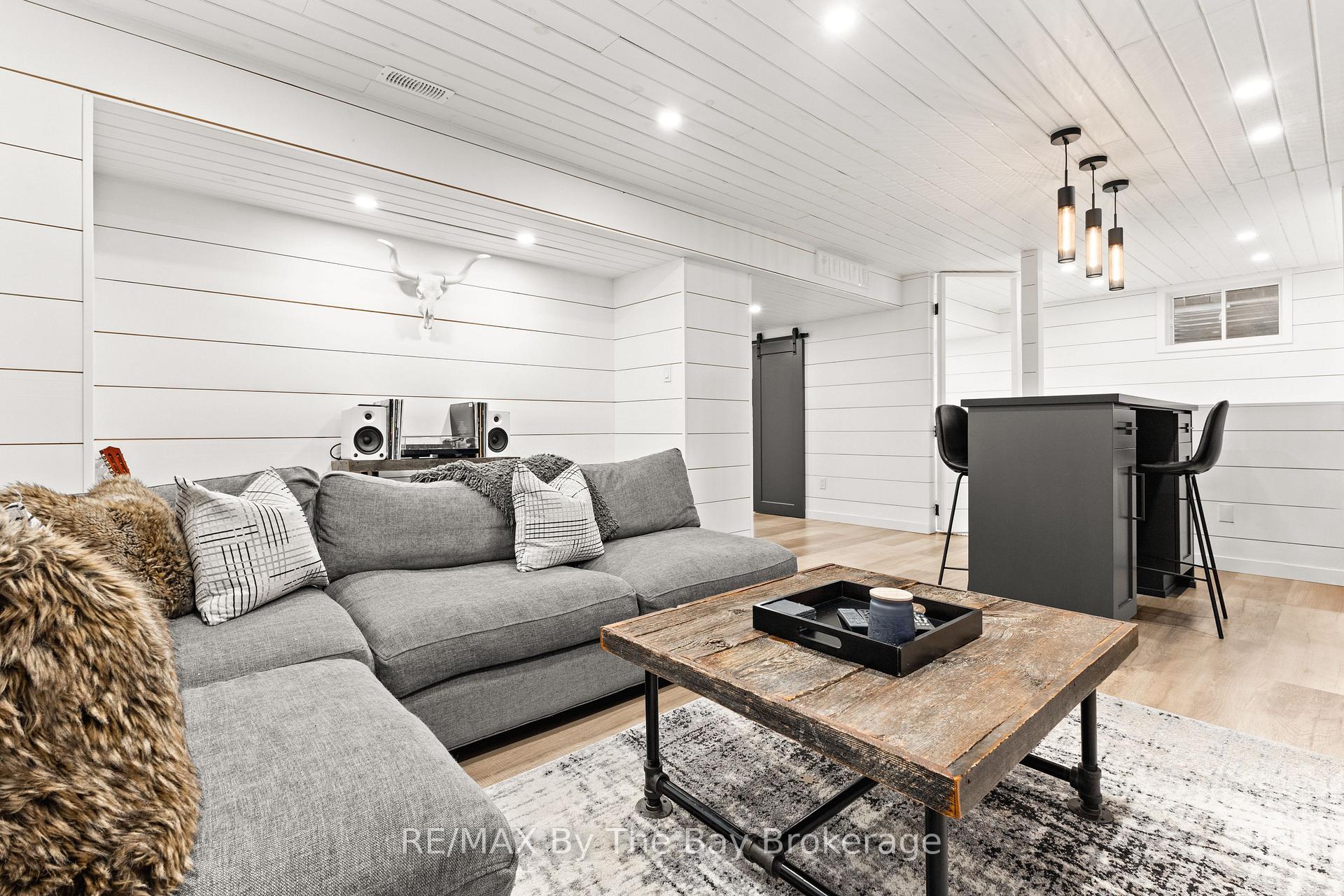 Photo 26 of 77 Lockerbie Crescent, Collingwood — HOMEH