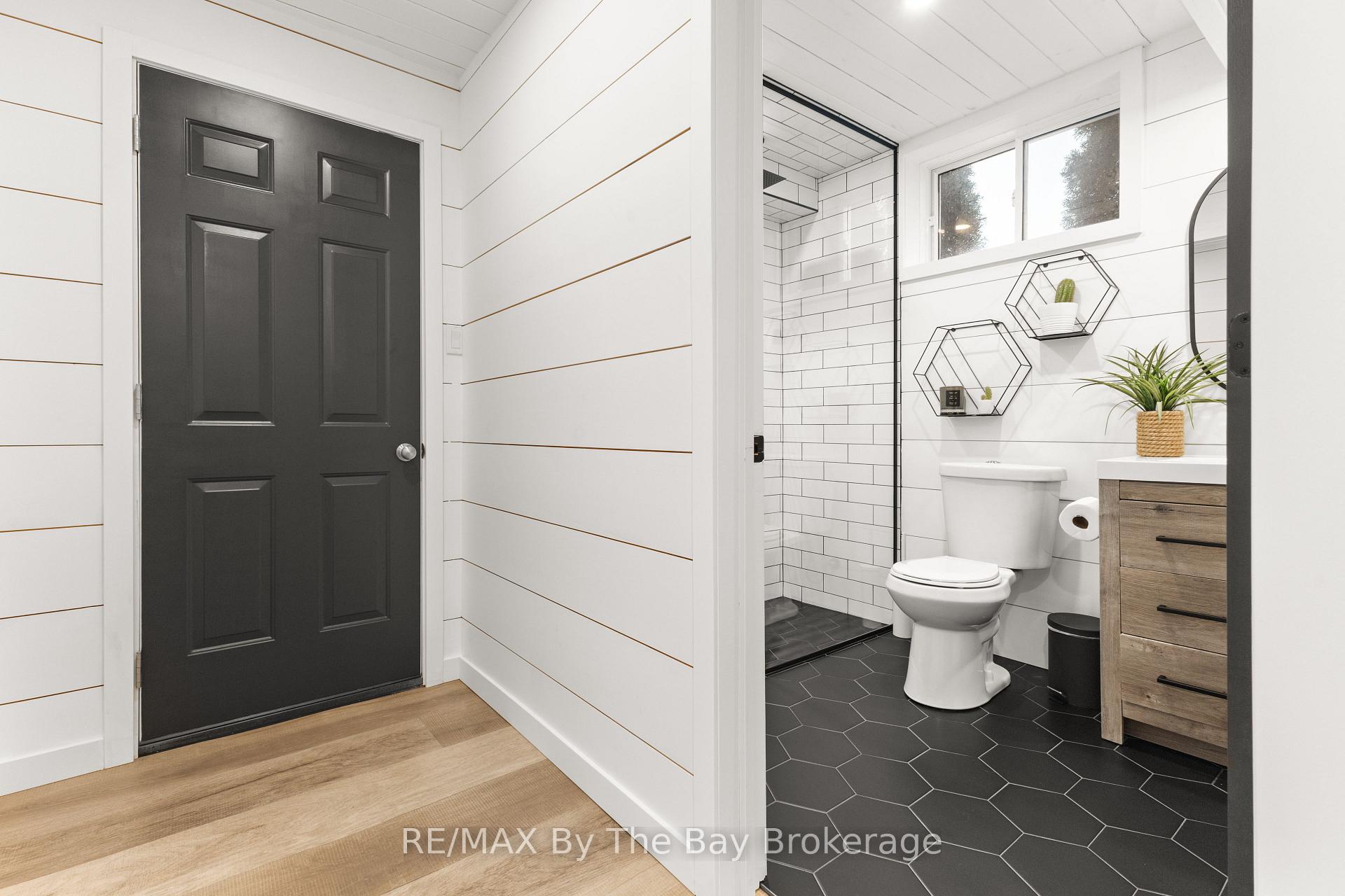 Photo 23 of 77 Lockerbie Crescent, Collingwood — HOMEH