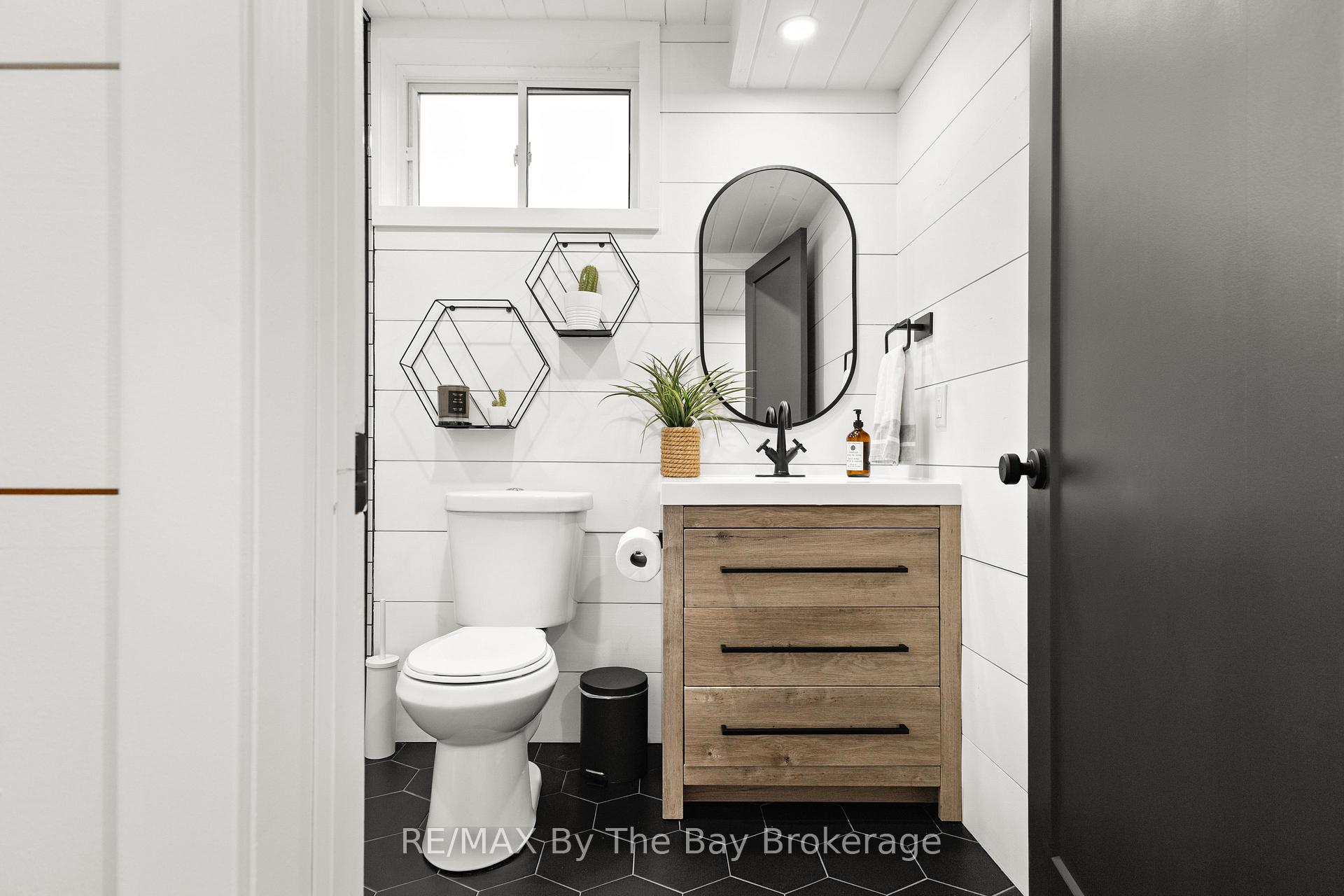 Photo 25 of 77 Lockerbie Crescent, Collingwood — HOMEH