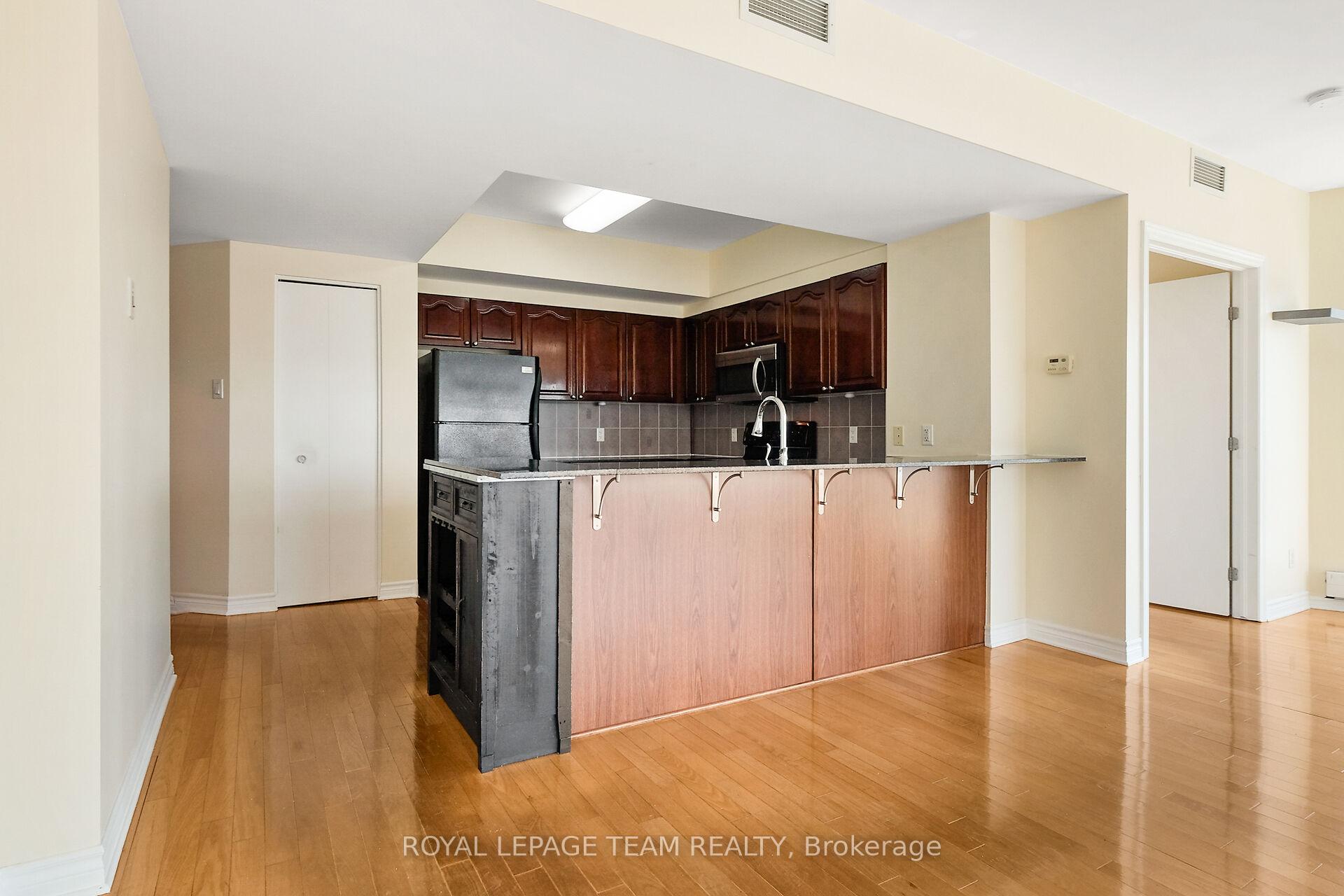 Photo 7 of Unit 804, 200 Rideau Street, Ottawa, Sandy Hill — HOMEH
