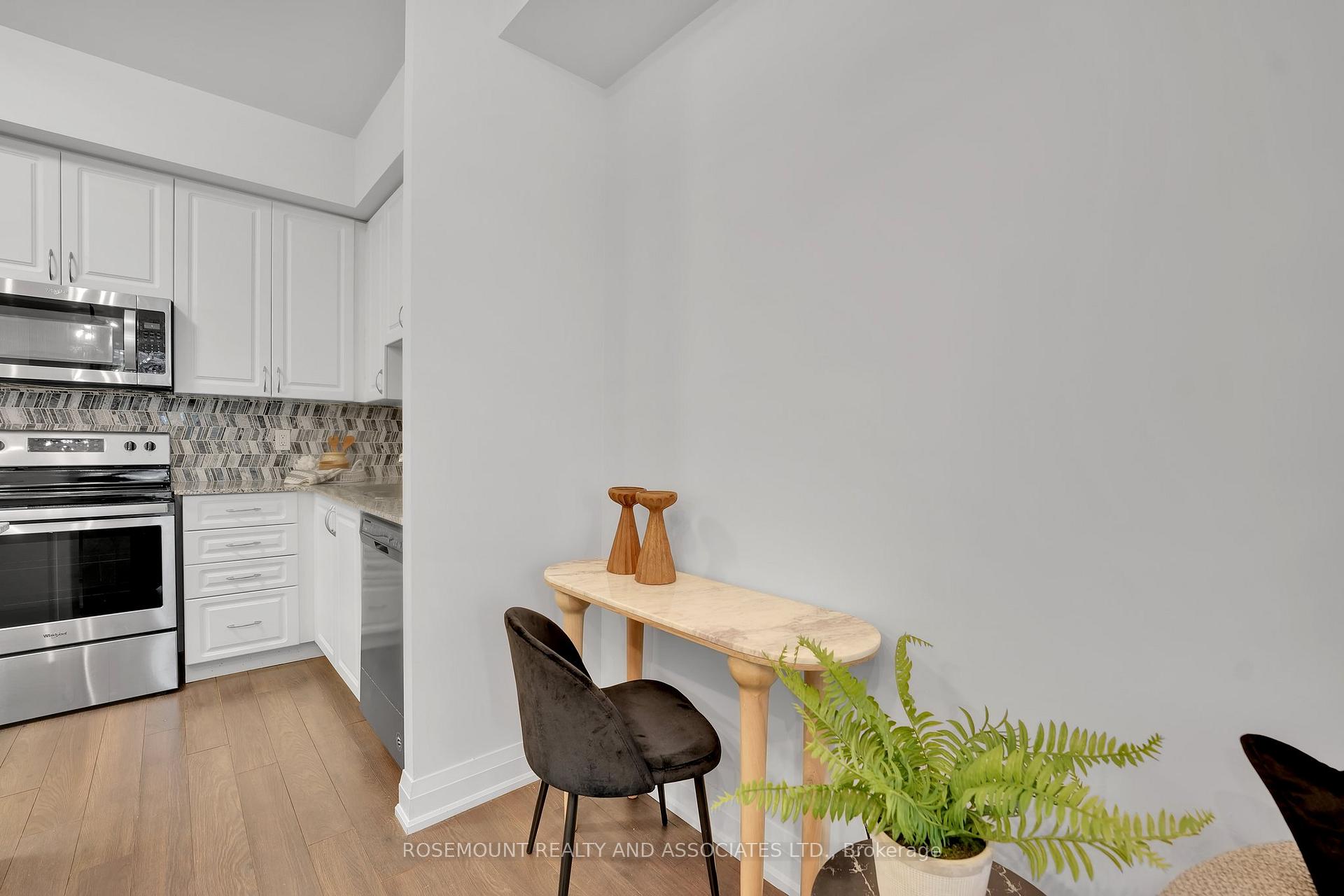 Photo 4 of Unit C402, 5299 Highway 07 Road, Vaughan, Vaughan Grove — HOMEH
