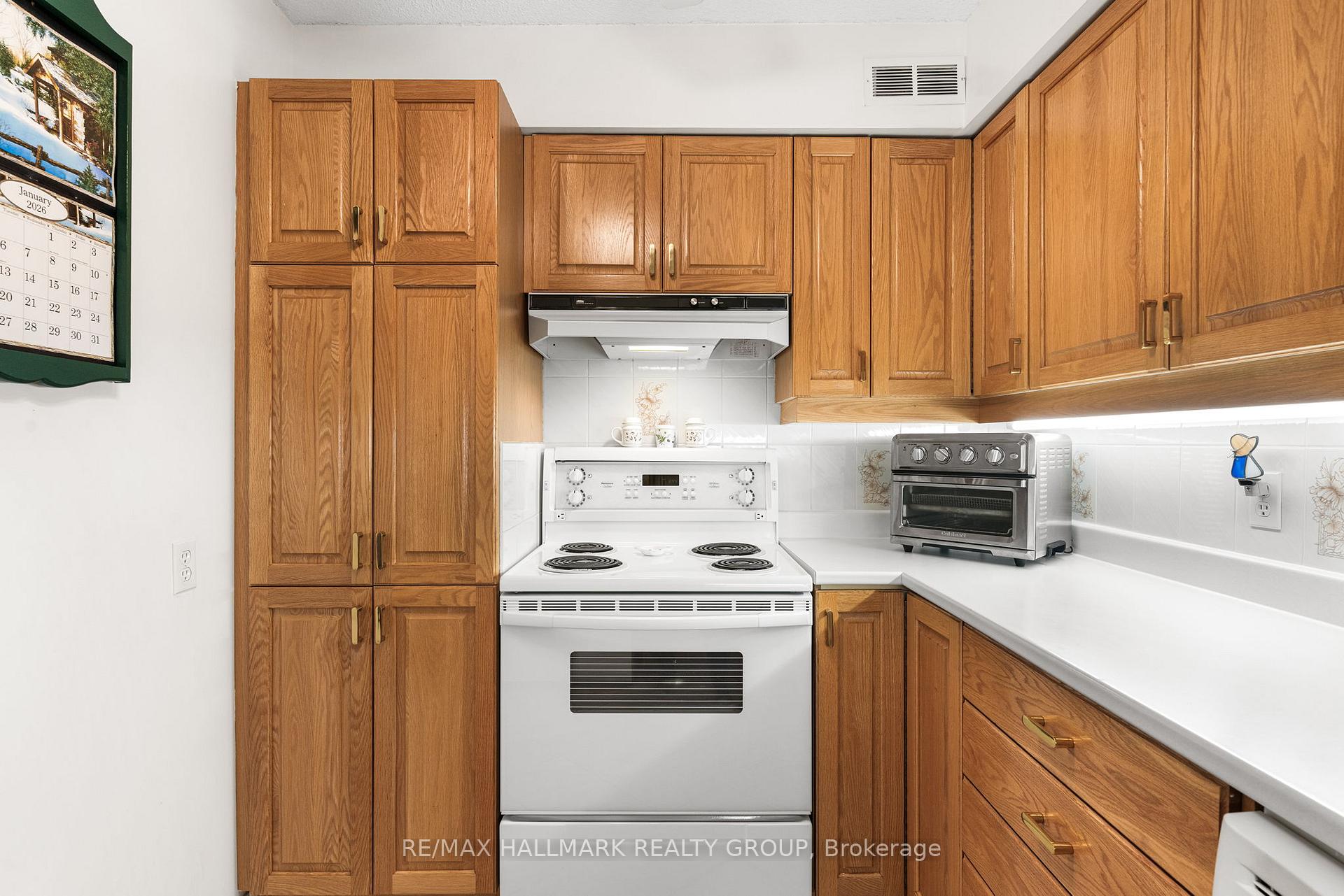 Photo 7 of Unit 1007, 158 B Mcarthur Avenue, Ottawa, Vanier — HOMEH