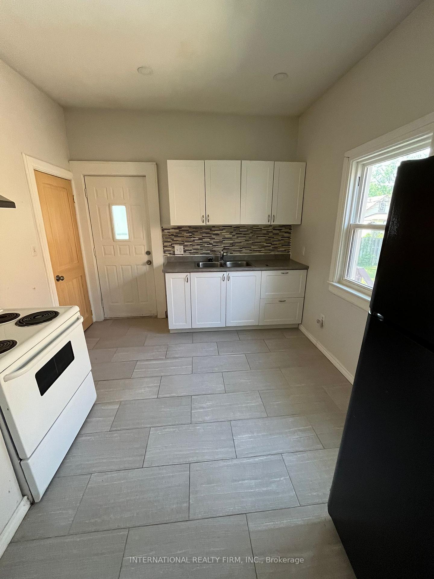 Photo 12 of 458 Wahketa Street, Windsor — HOMEH