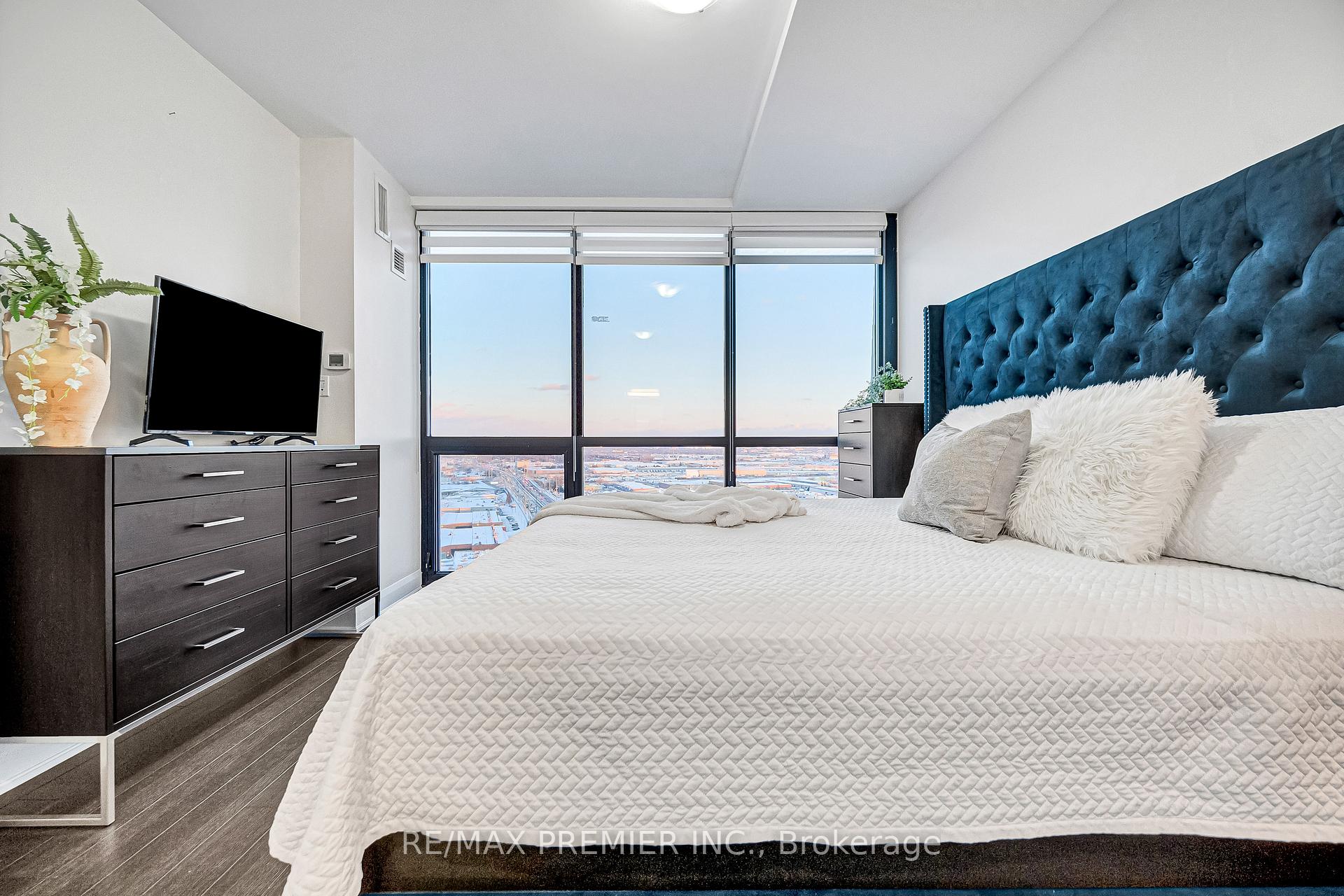 Photo 40 of Unit 2001, 2900 Highway 7, Vaughan, Concord — HOMEH