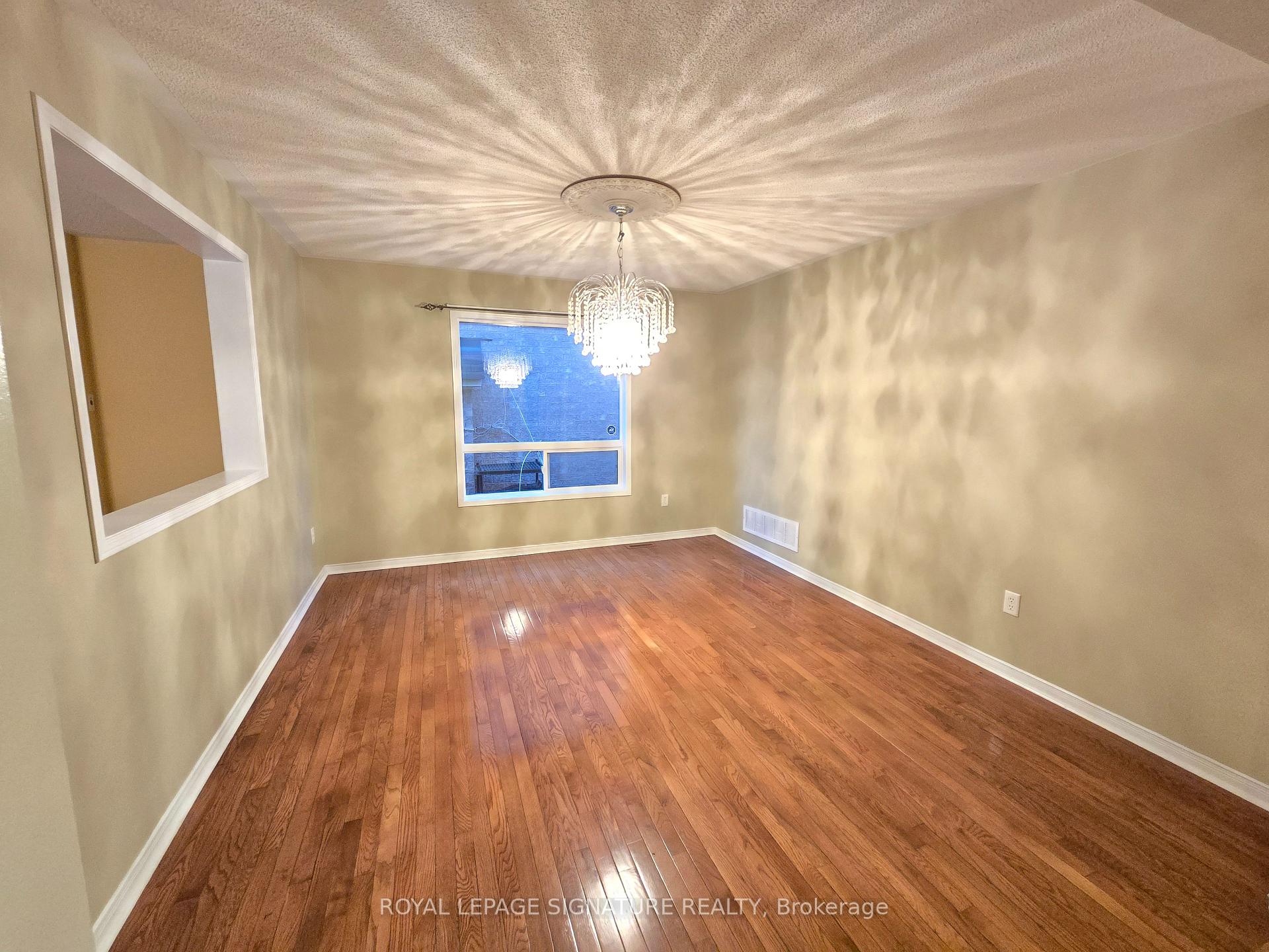 Photo 8 of Unit Upper, 181 Brisdale Drive, Brampton, Fletcher's Meadow — HOMEH