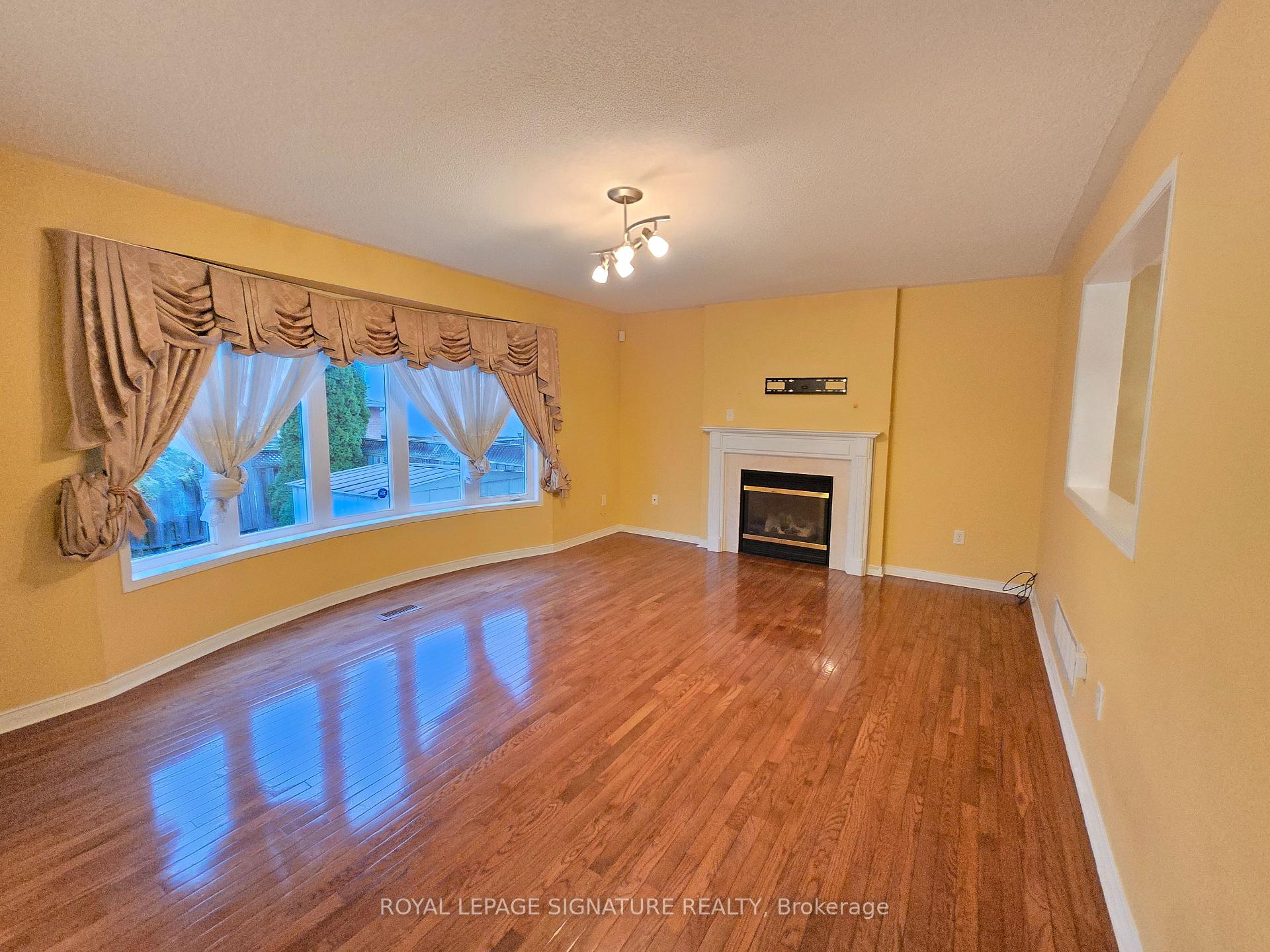 Photo 9 of Unit Upper, 181 Brisdale Drive, Brampton, Fletcher's Meadow — HOMEH