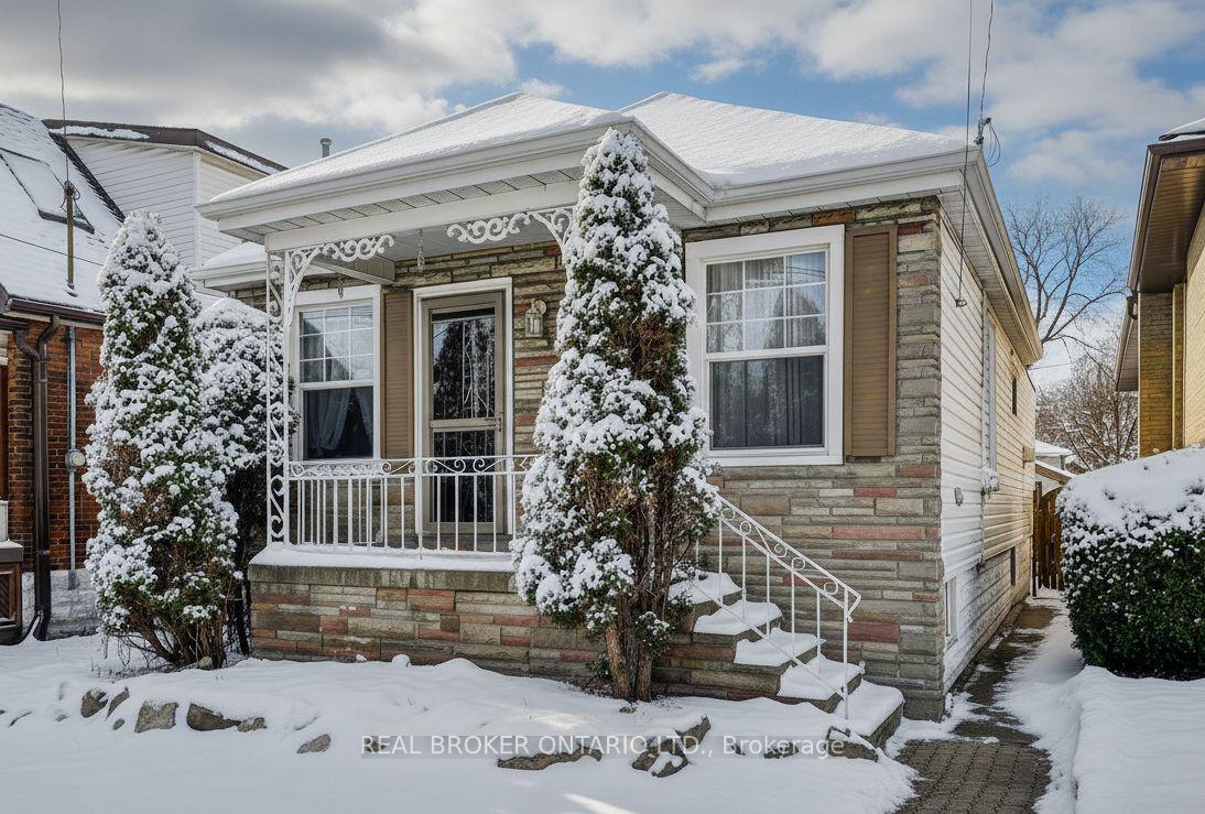 Front of 458 Upper Wentworth Street