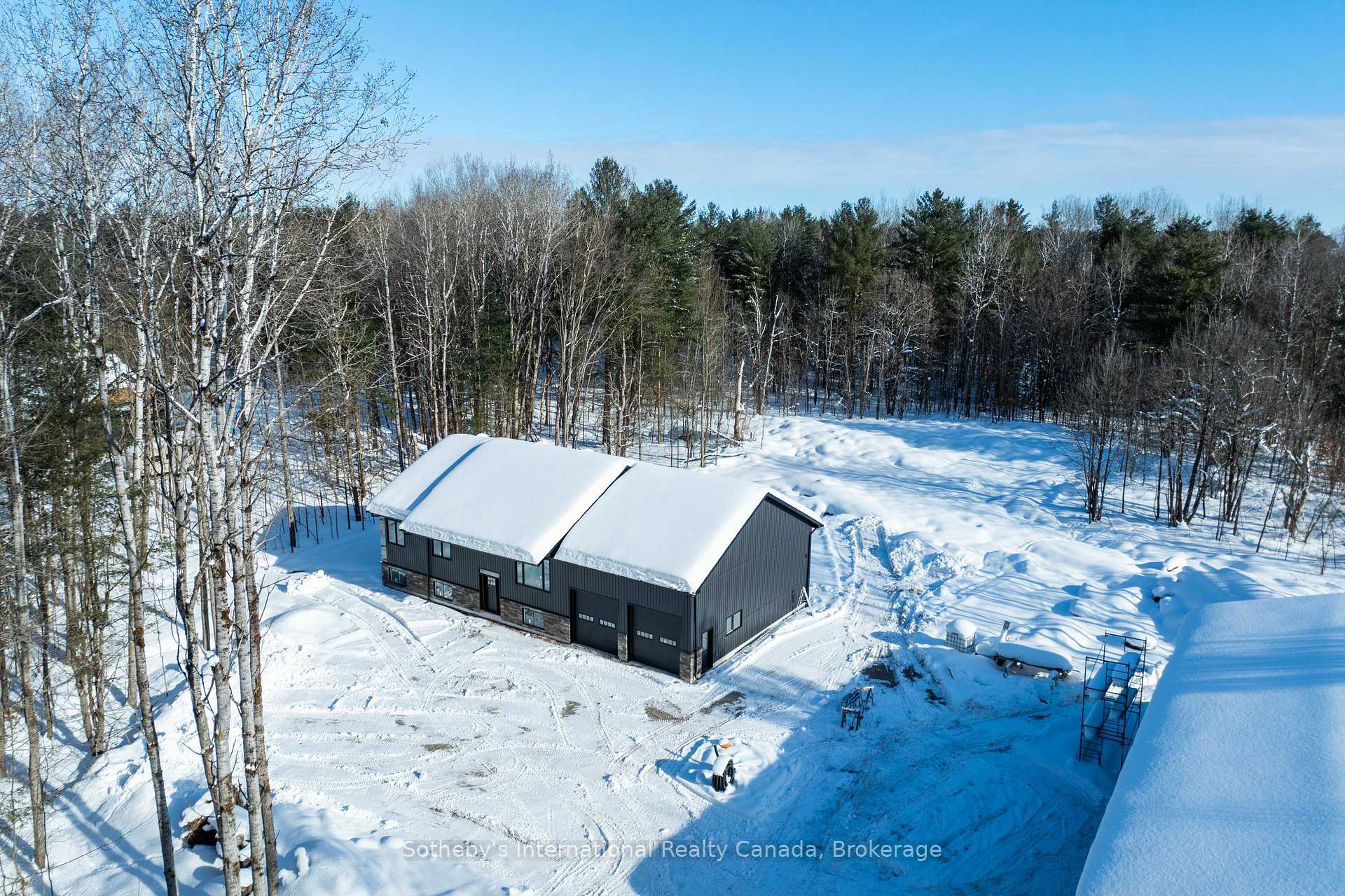 Photo 3 of 1094 Laidlaw Avenue, Gravenhurst, Morrison — HOMEH