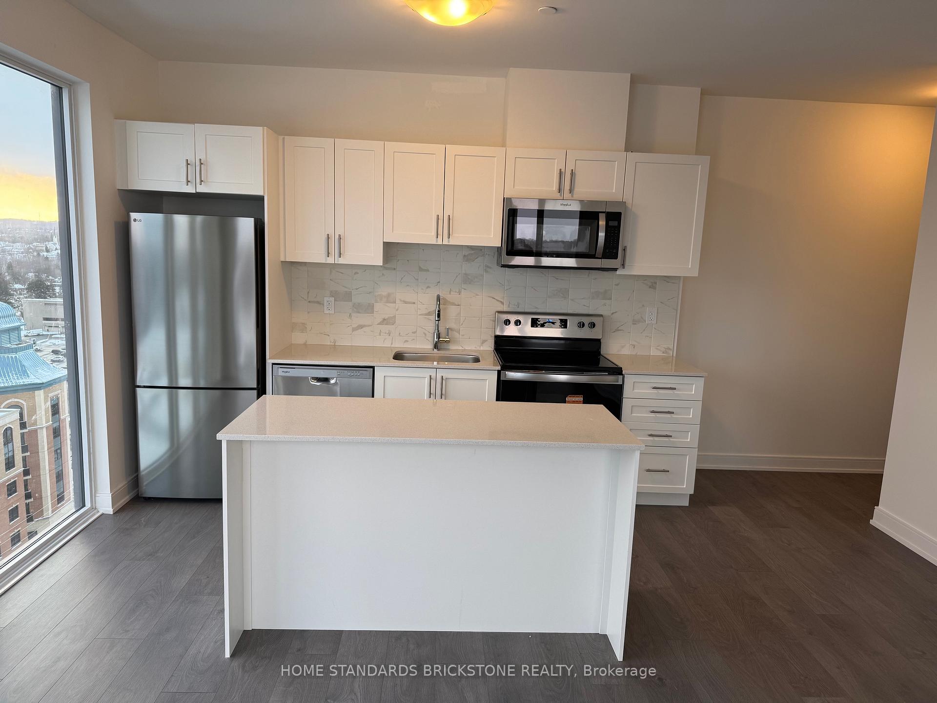 Photo 7 of B1404-715 Davis Drive, Newmarket, Huron Heights-Leslie Valley — HOMEH