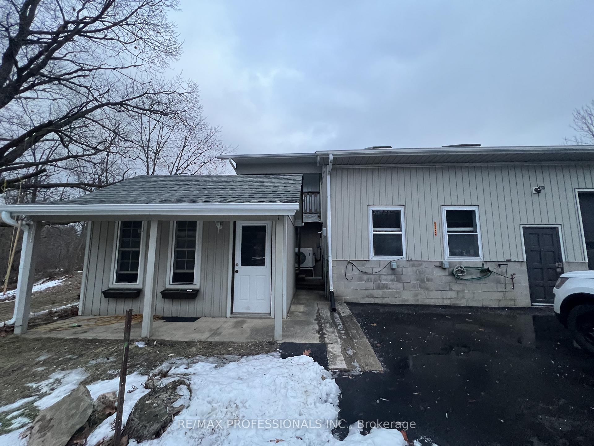 Front of Unit Coach House, 7158 Bell School Line