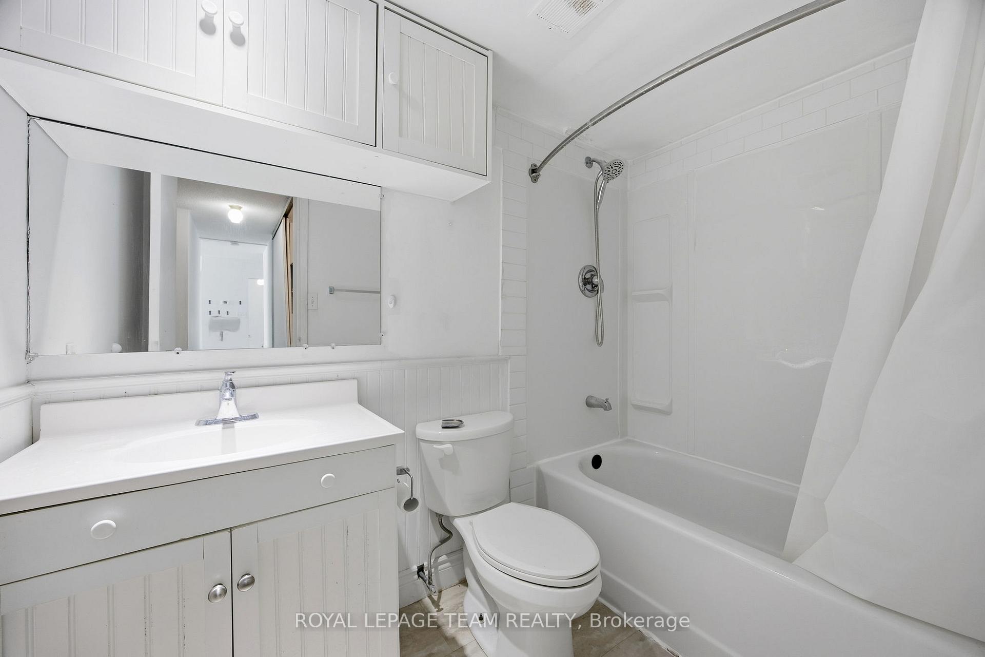 Photo 3 of Unit 109, 19 Woodlawn Road E, Guelph, Riverside Park — HOMEH
