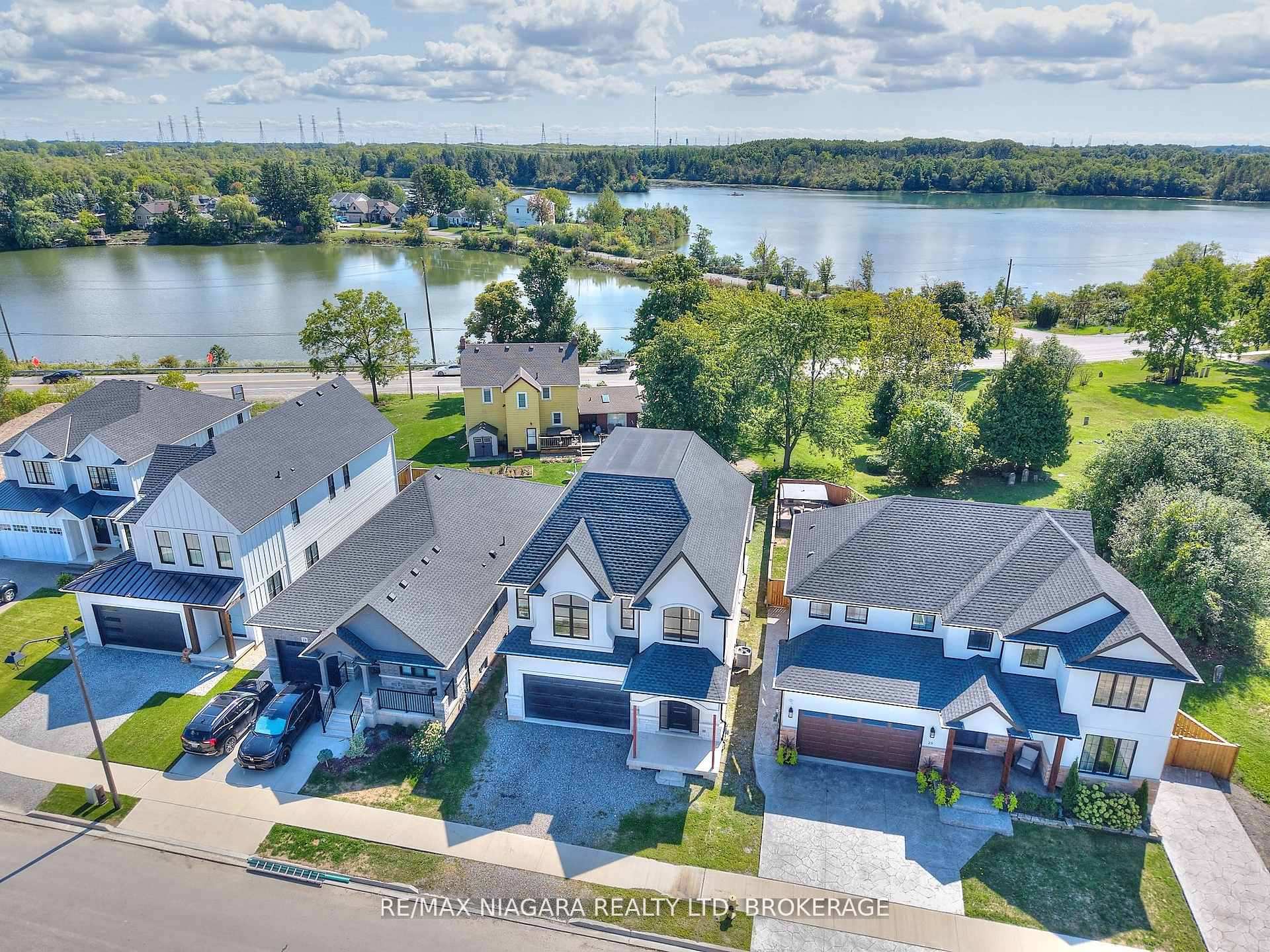 Photo 5 of 21 Ivy Crescent, Thorold, Confederation Heights — HOMEH