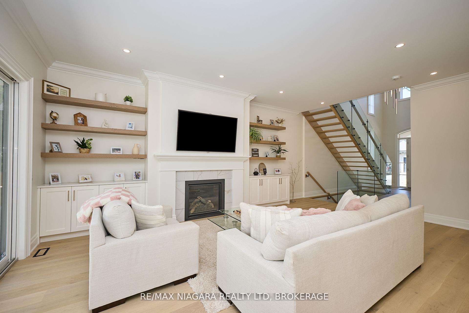 Photo 8 of 21 Ivy Crescent, Thorold, Confederation Heights — HOMEH