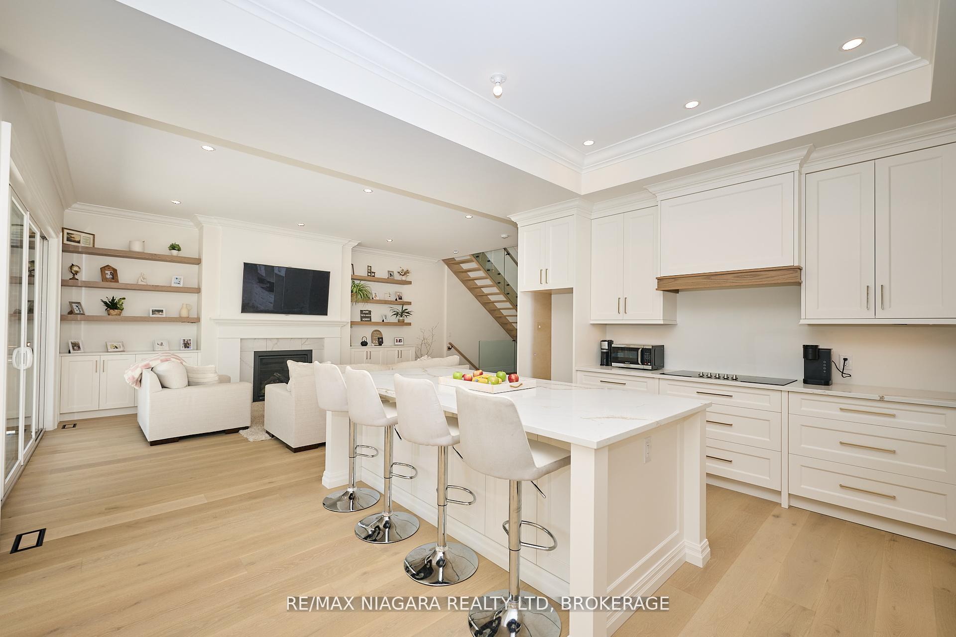 Photo 10 of 21 Ivy Crescent, Thorold, Confederation Heights — HOMEH