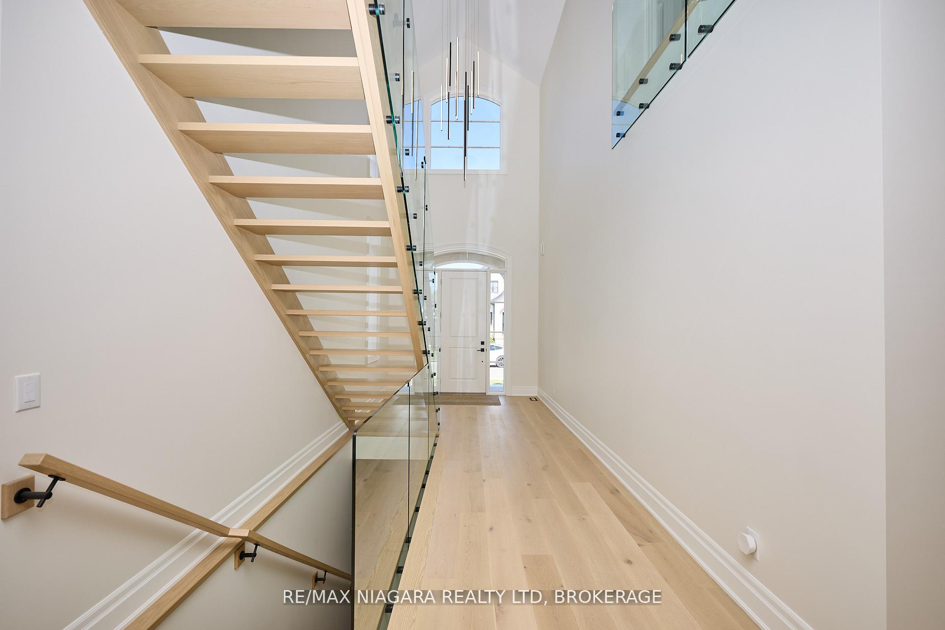 Photo 24 of 21 Ivy Crescent, Thorold, Confederation Heights — HOMEH