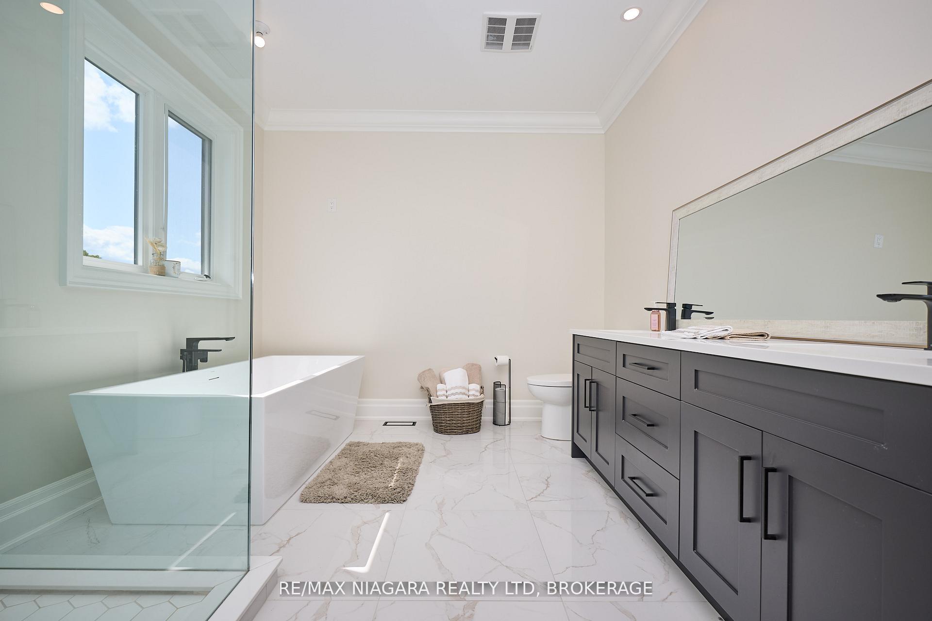 Photo 15 of 21 Ivy Crescent, Thorold, Confederation Heights — HOMEH