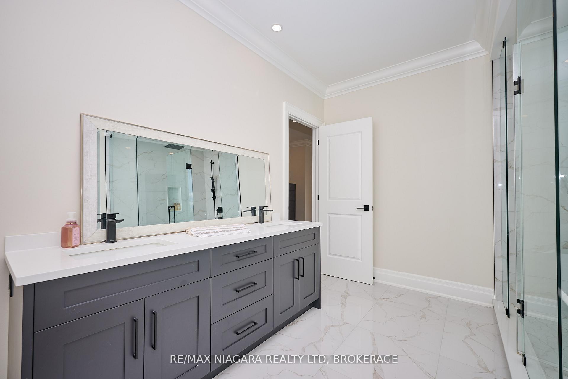 Photo 16 of 21 Ivy Crescent, Thorold, Confederation Heights — HOMEH