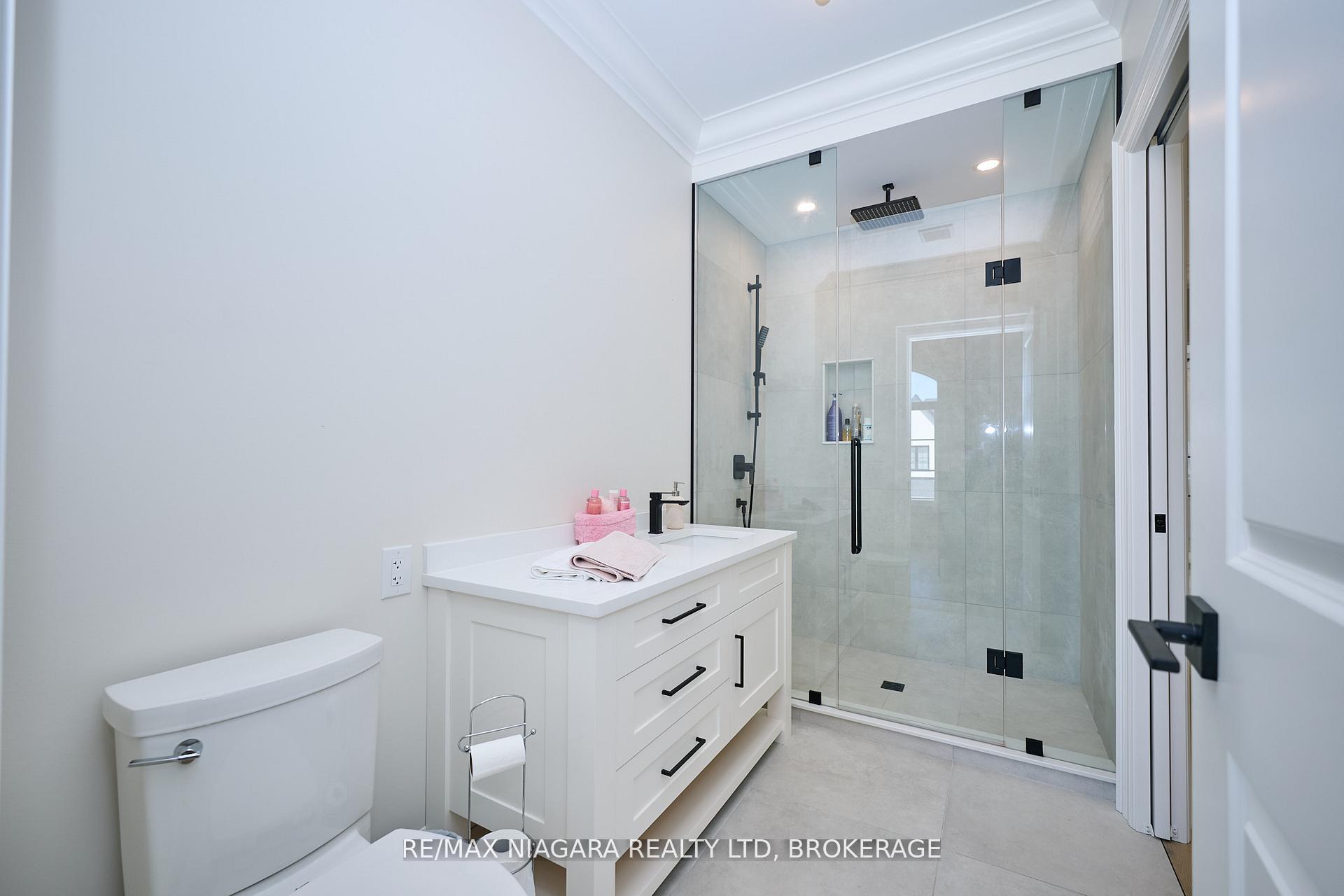 Photo 37 of 21 Ivy Crescent, Thorold, Confederation Heights — HOMEH
