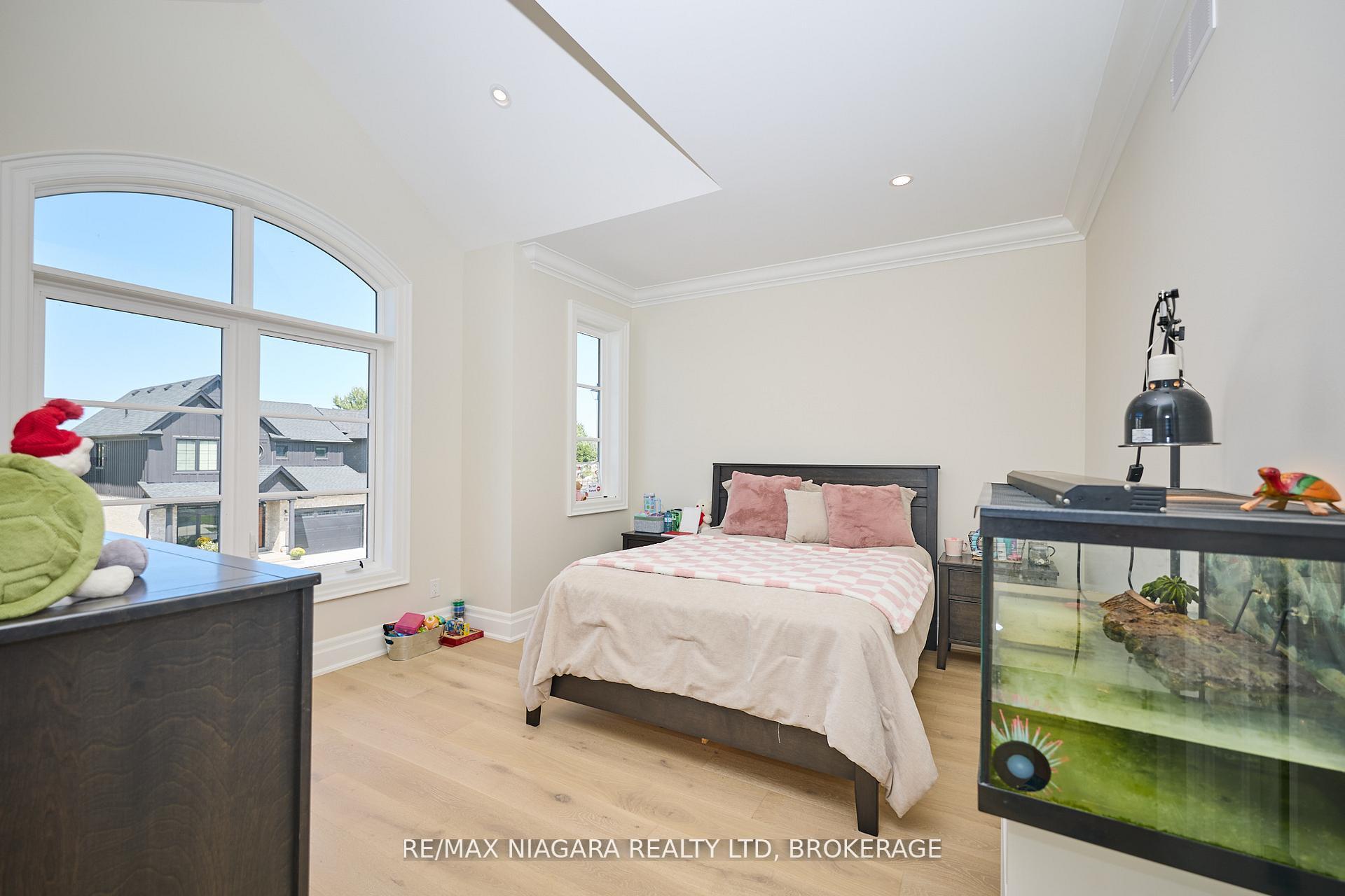 Photo 20 of 21 Ivy Crescent, Thorold, Confederation Heights — HOMEH