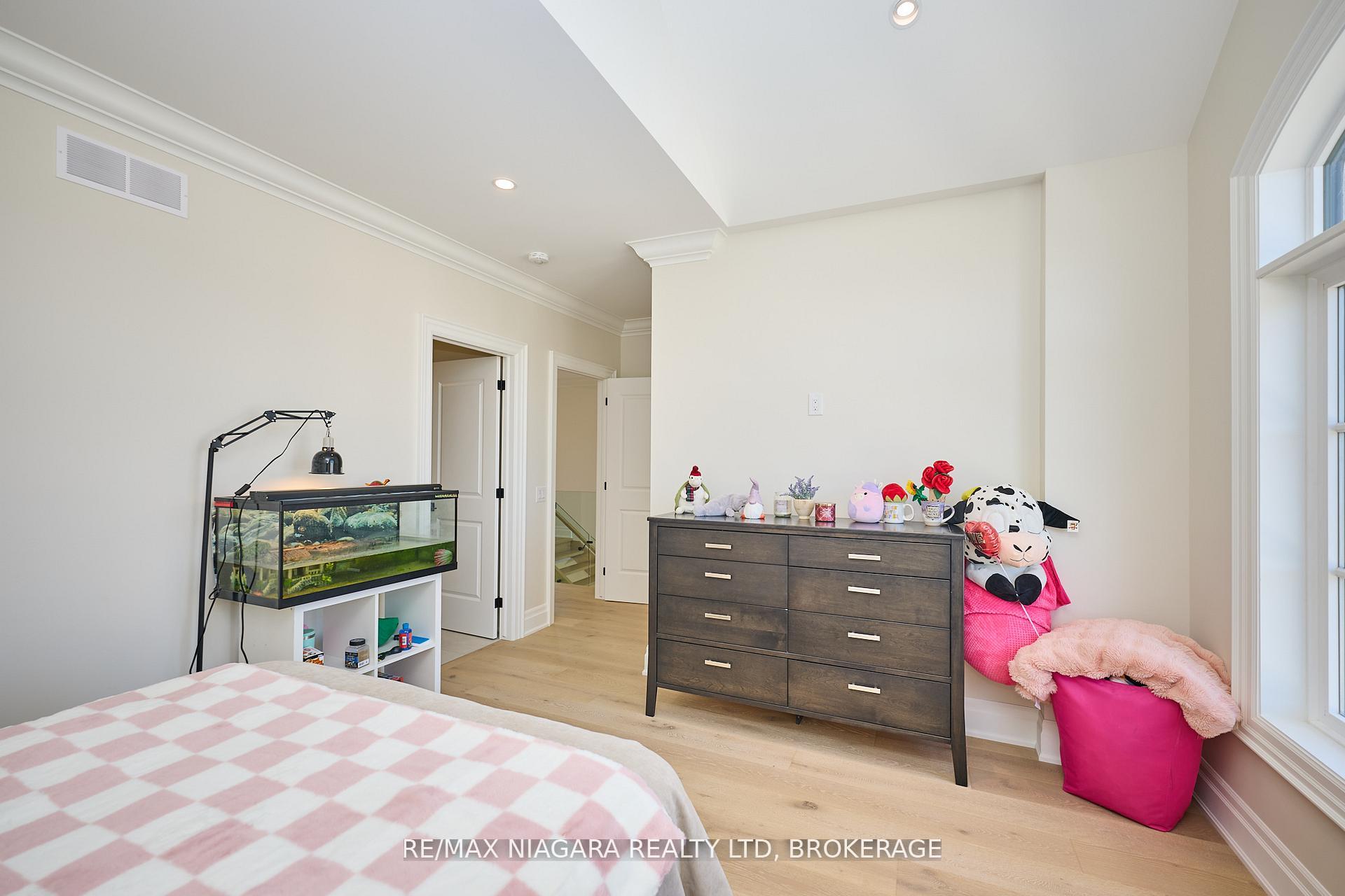Photo 45 of 21 Ivy Crescent, Thorold, Confederation Heights — HOMEH