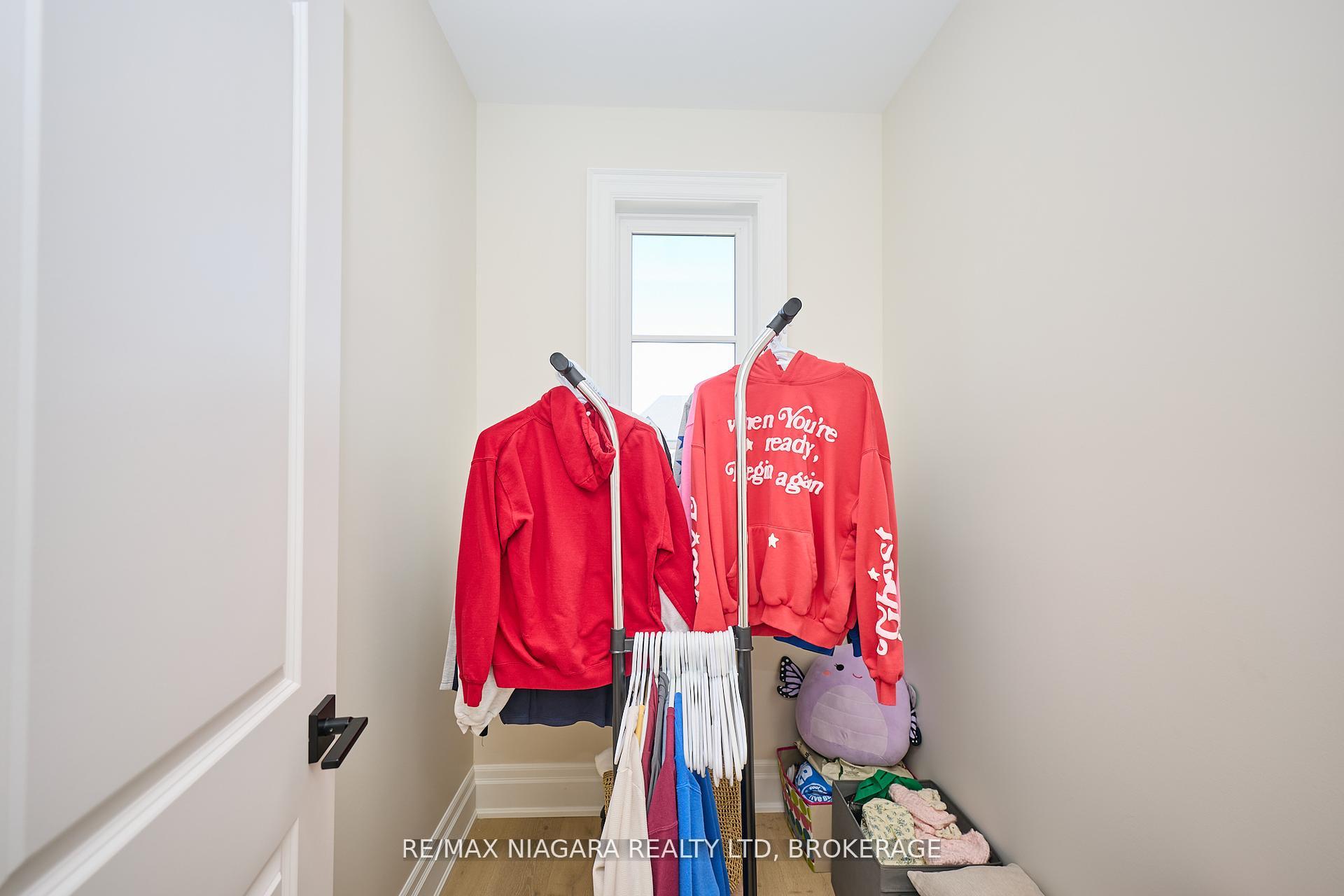 Photo 18 of 21 Ivy Crescent, Thorold, Confederation Heights — HOMEH