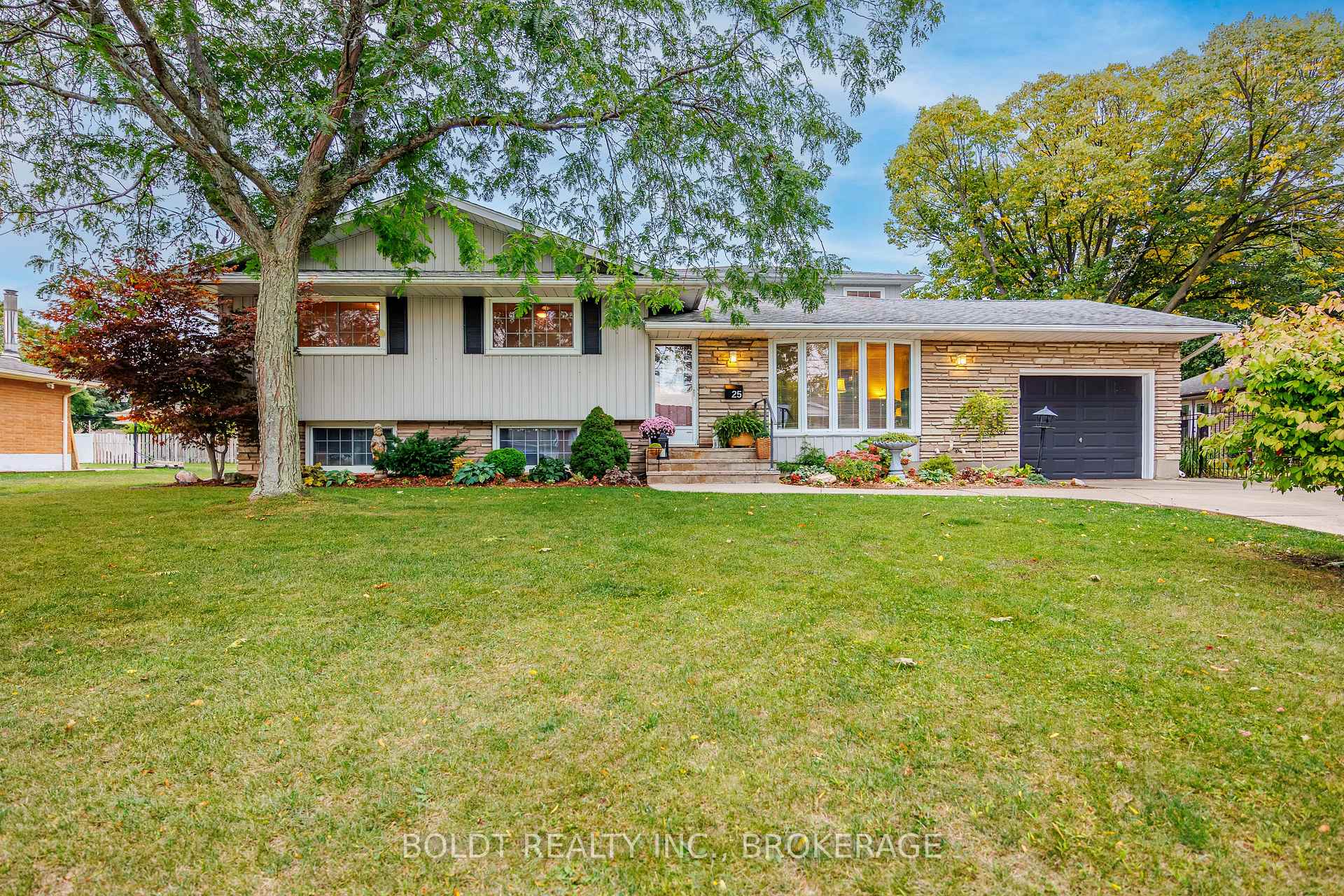 Photo 26 of 25 Neptune Drive, St. Catharines, Bunting/Linwell — HOMEH
