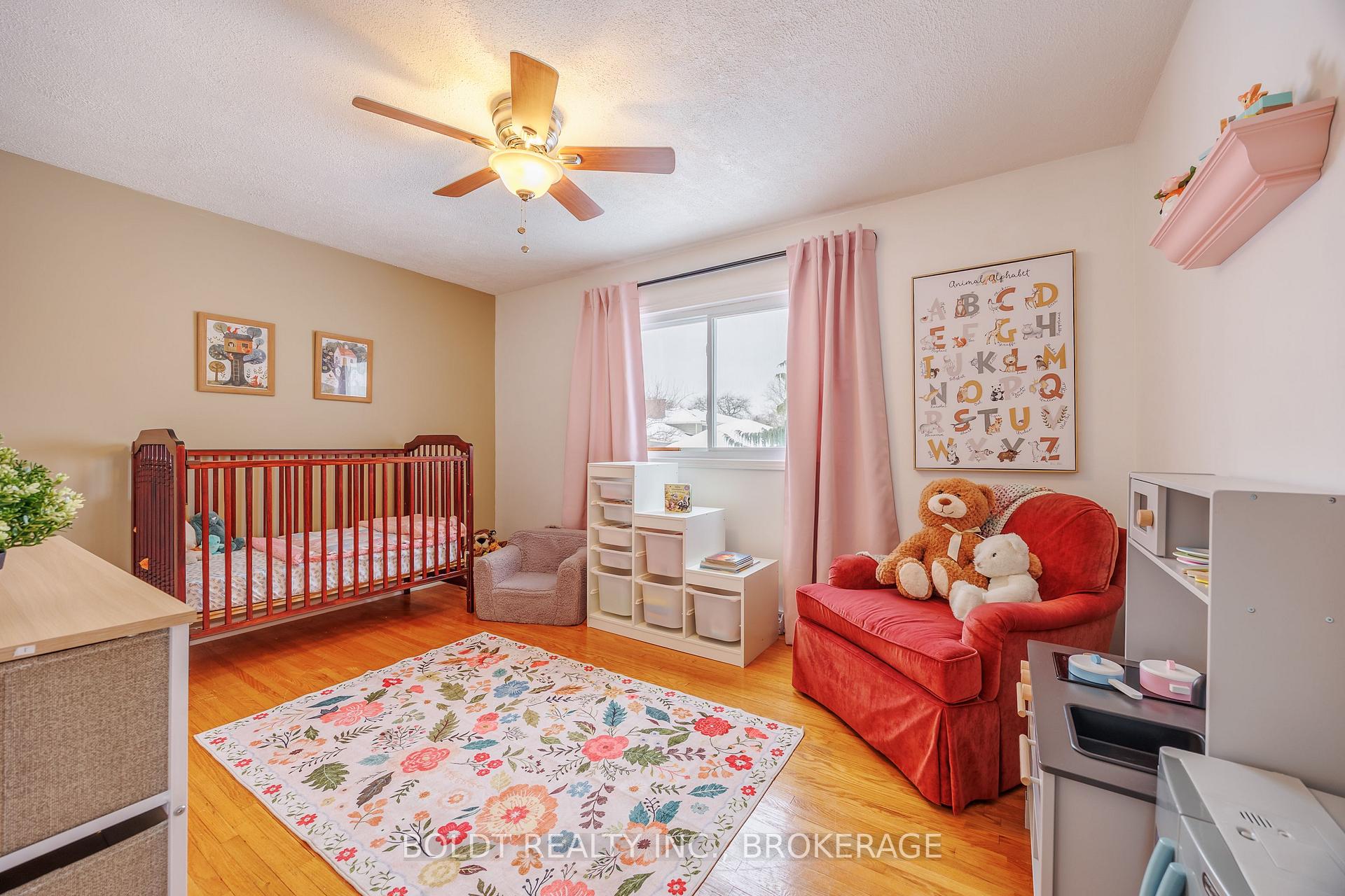 Photo 17 of 25 Neptune Drive, St. Catharines, Bunting/Linwell — HOMEH