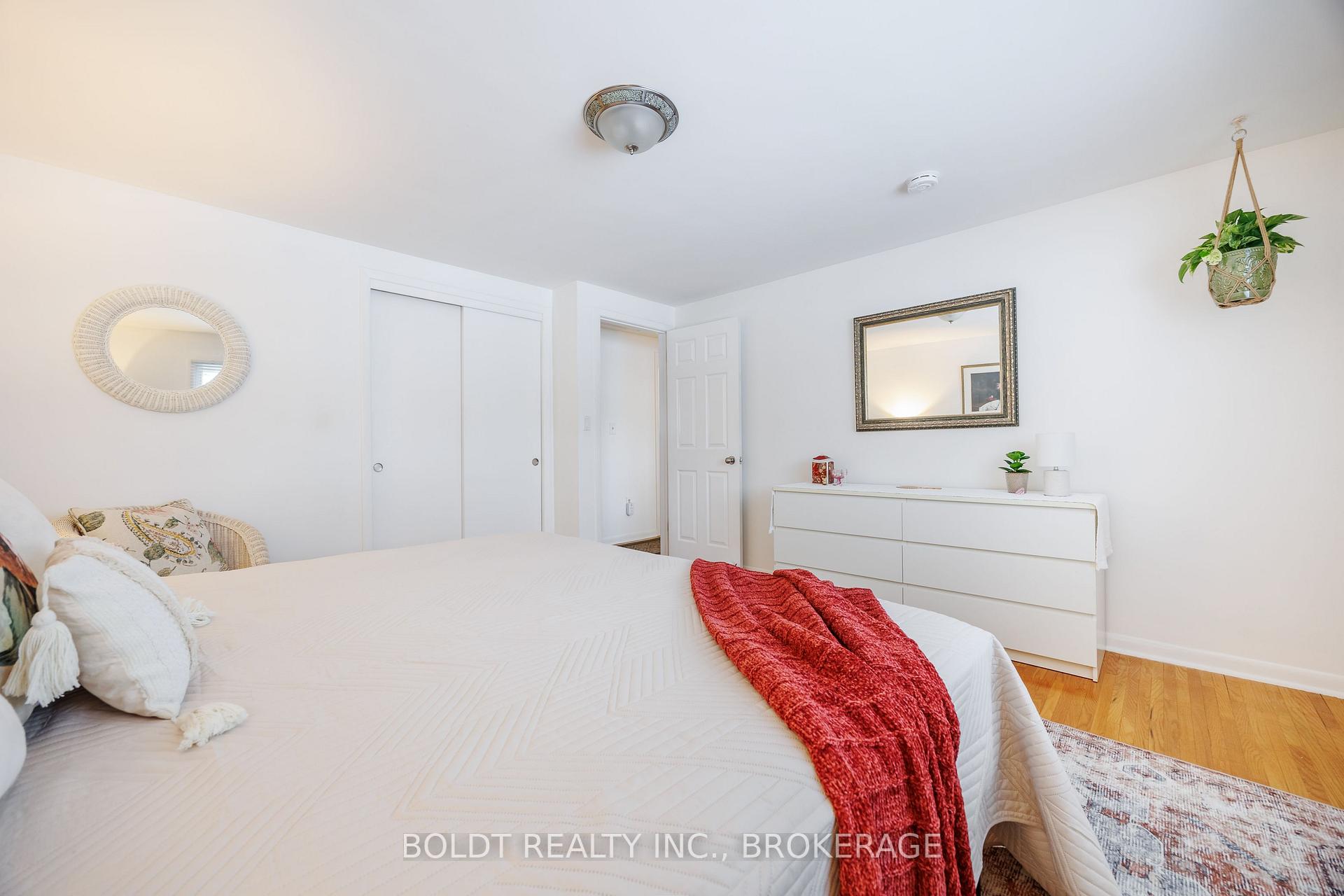 Photo 16 of 25 Neptune Drive, St. Catharines, Bunting/Linwell — HOMEH