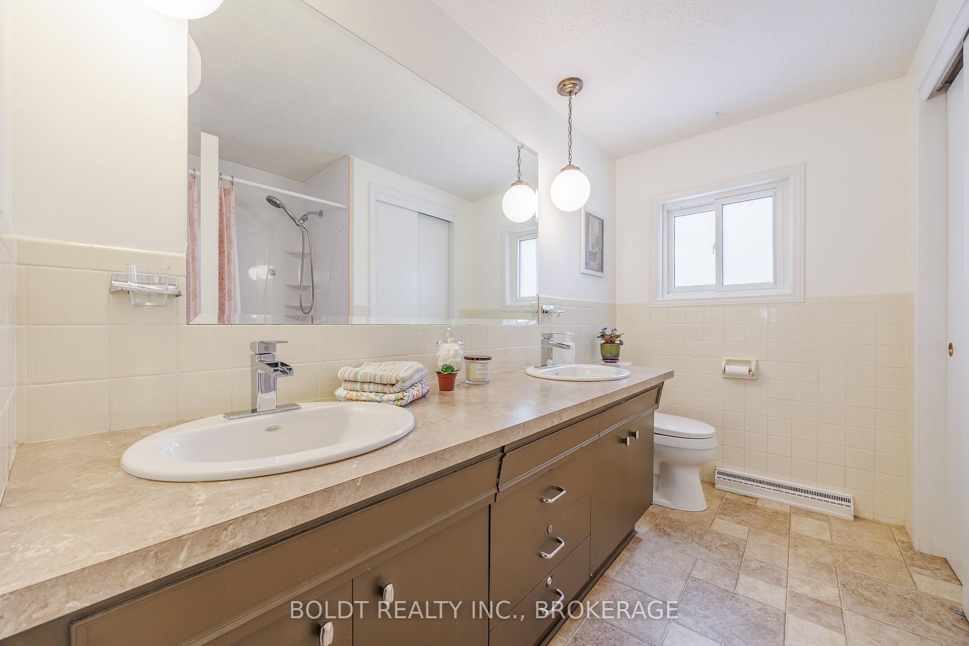 Photo 22 of 25 Neptune Drive, St. Catharines, Bunting/Linwell — HOMEH