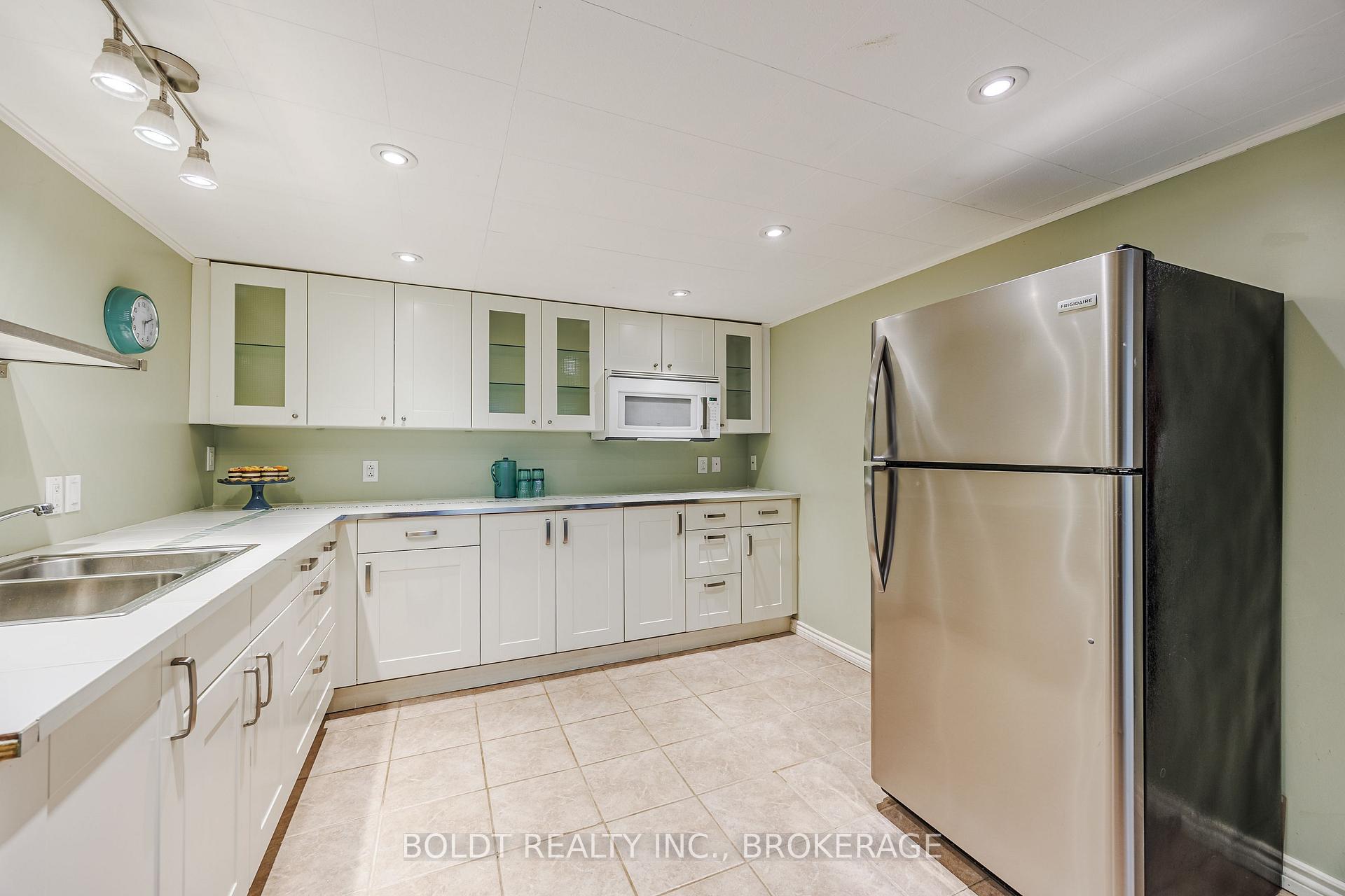 Photo 12 of 25 Neptune Drive, St. Catharines, Bunting/Linwell — HOMEH