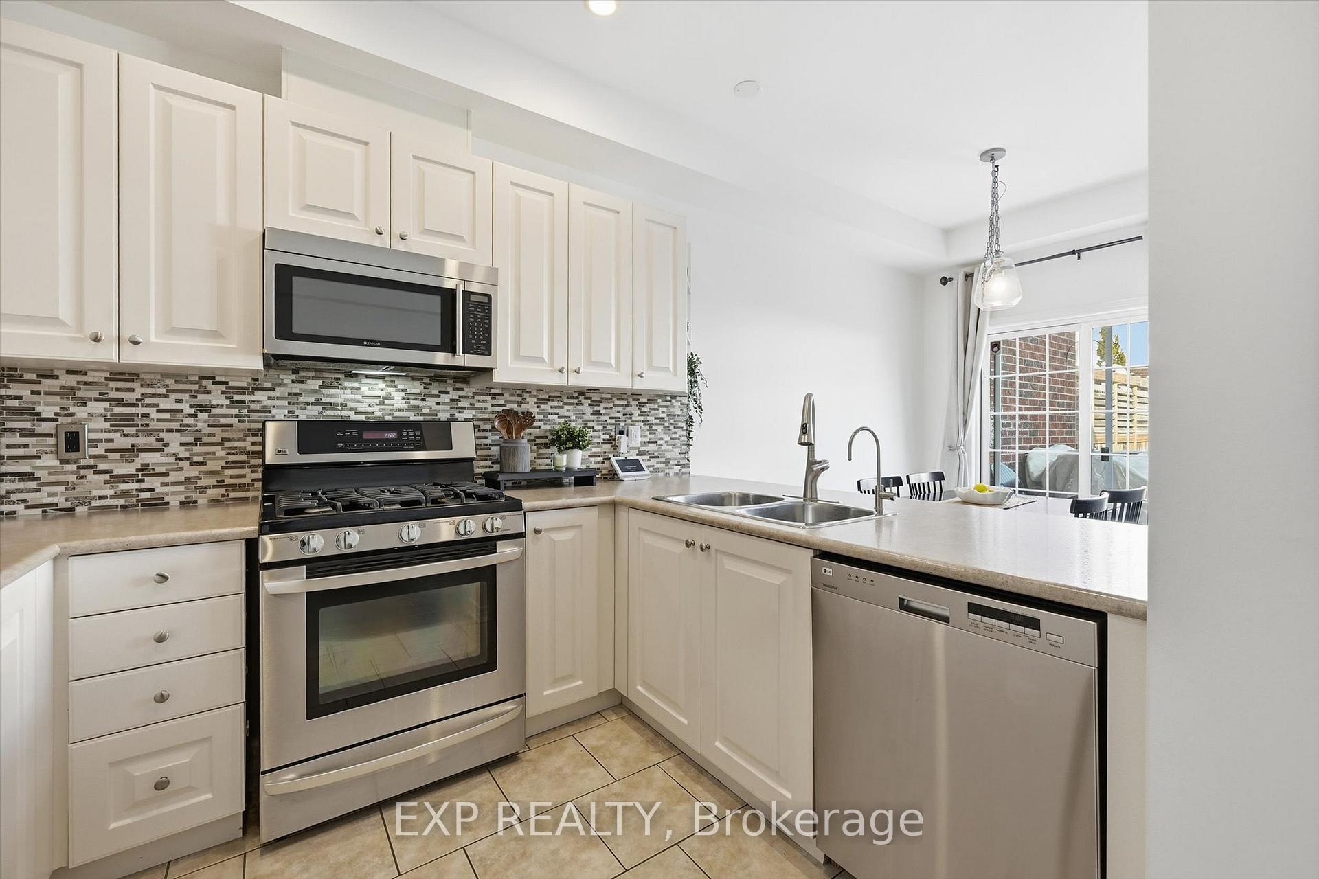 Photo 7 of 45 Browview Drive, Hamilton, Waterdown — HOMEH