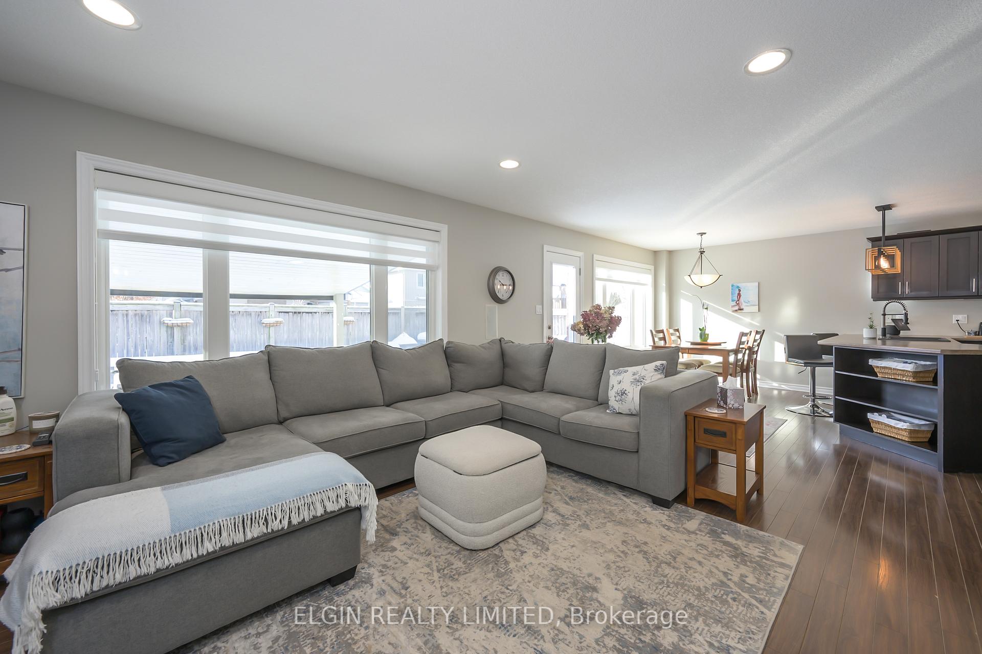 Photo 4 of 10 Kingfisher Court, St. Thomas — HOMEH