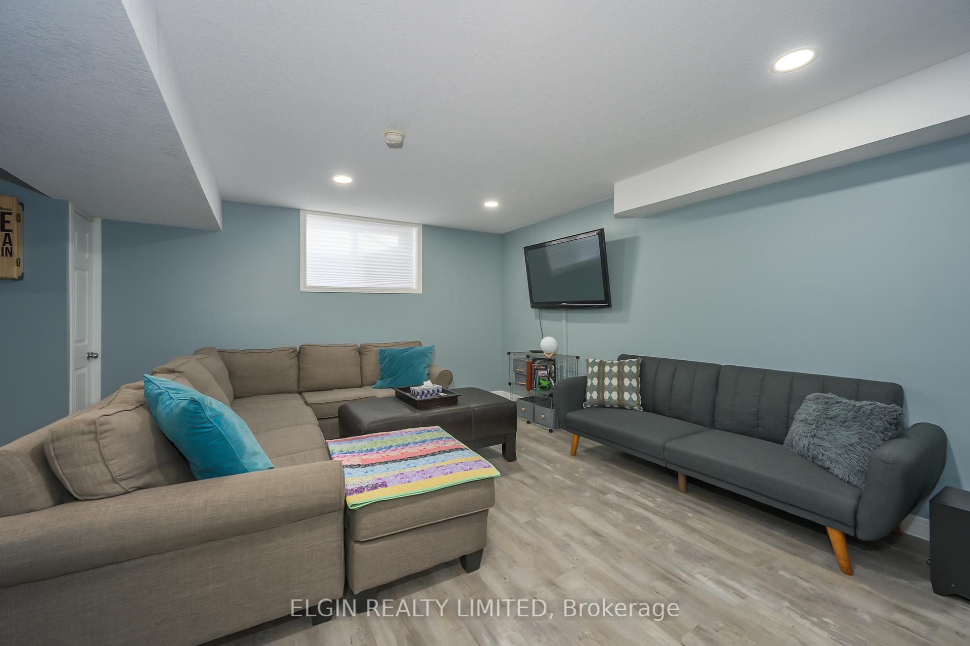 Photo 12 of 10 Kingfisher Court, St. Thomas — HOMEH