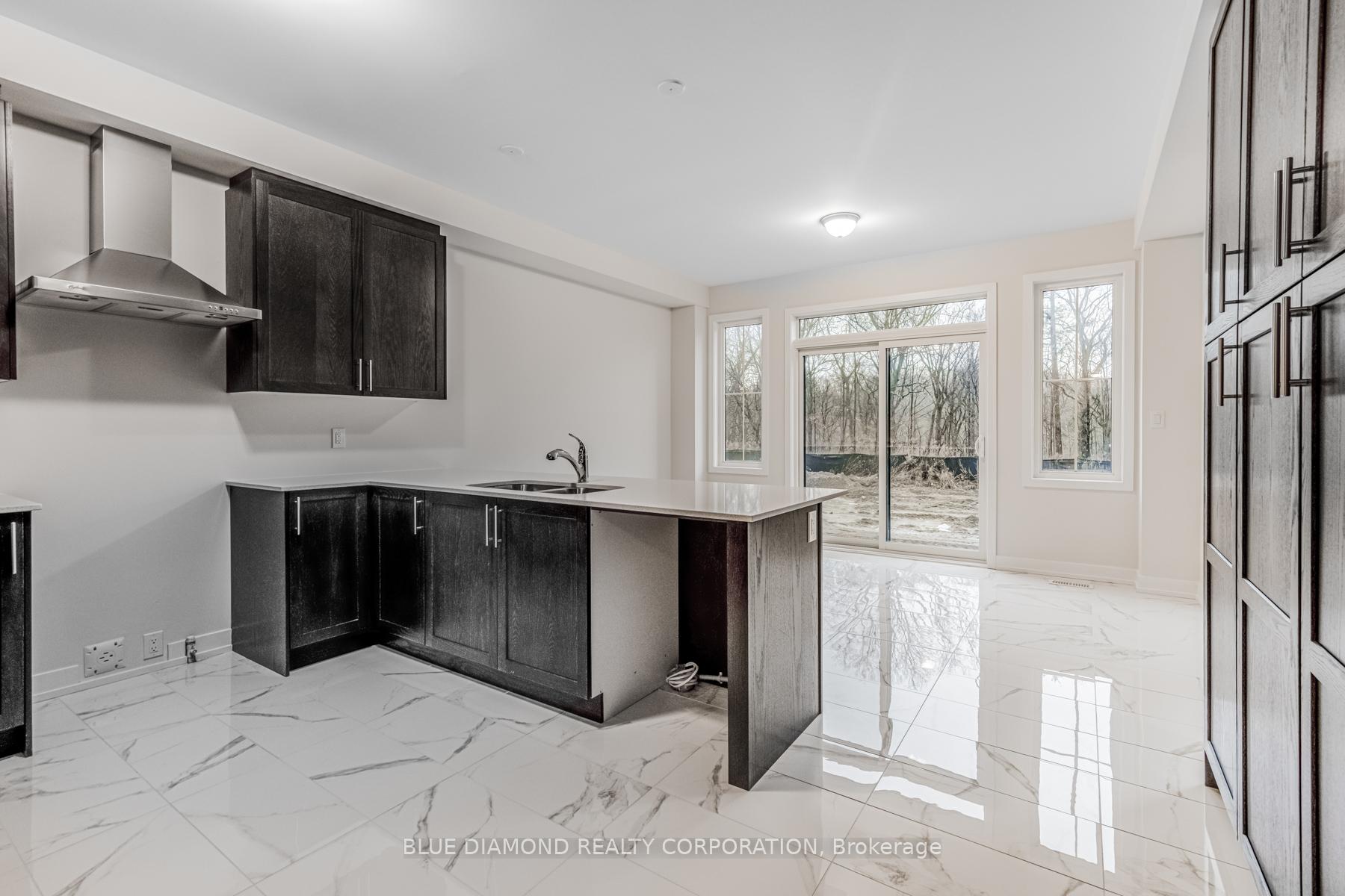 Photo 10 of 1483 Wellwood Terrace, Milton, Cobban — HOMEH