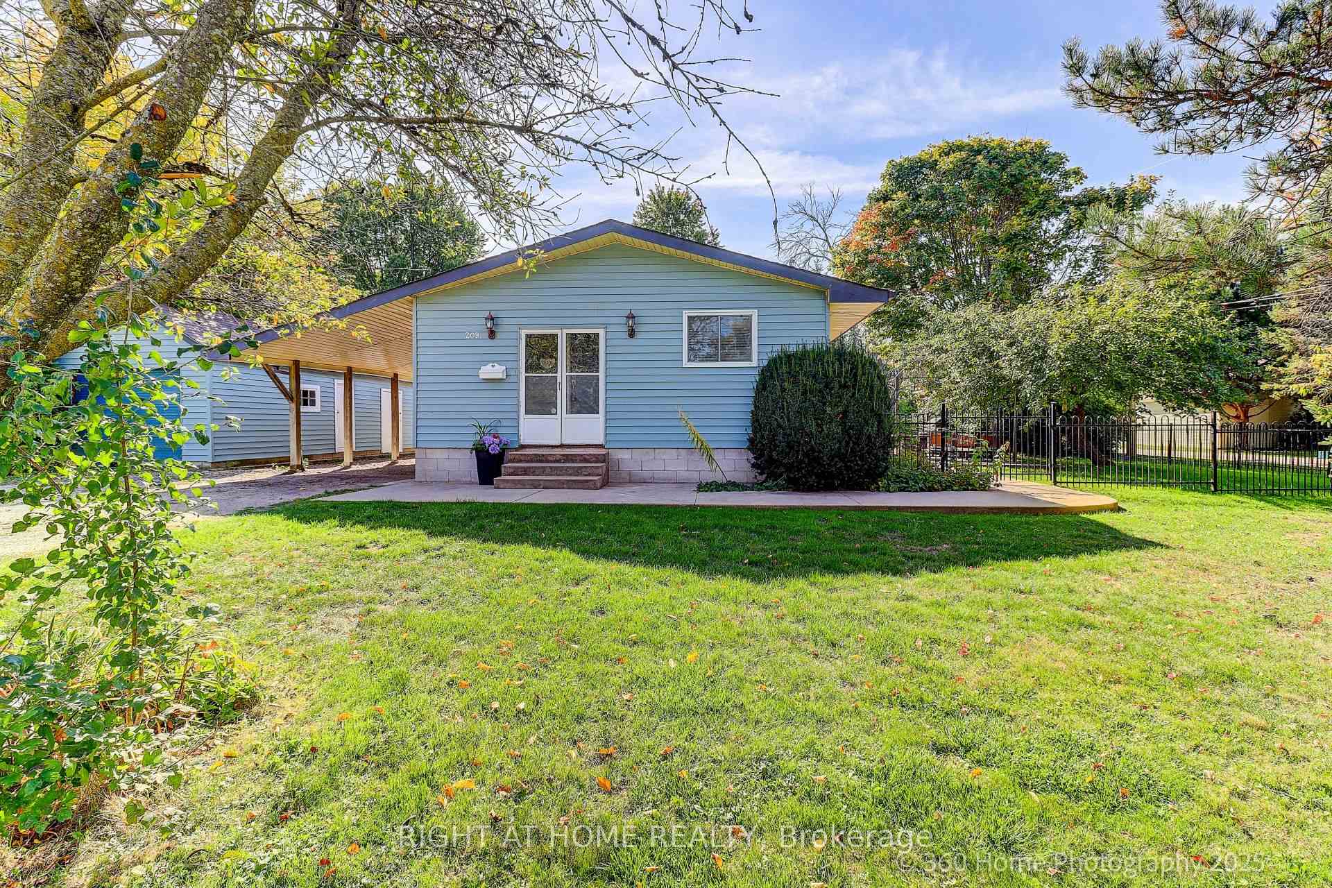 Photo 2 of 209 Wynhurst Road, Georgina, Keswick South — HOMEH