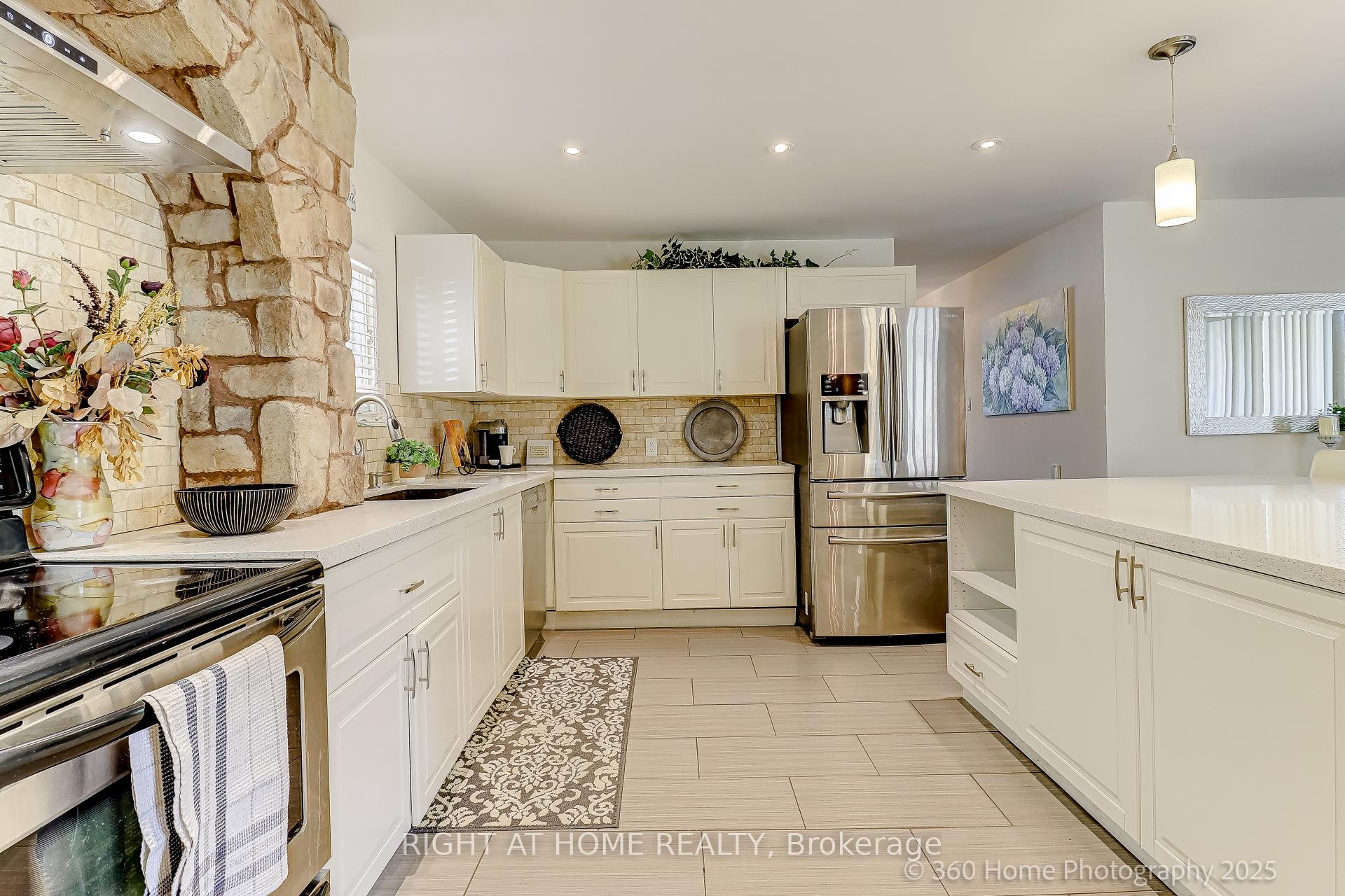 Photo 13 of 209 Wynhurst Road, Georgina, Keswick South — HOMEH