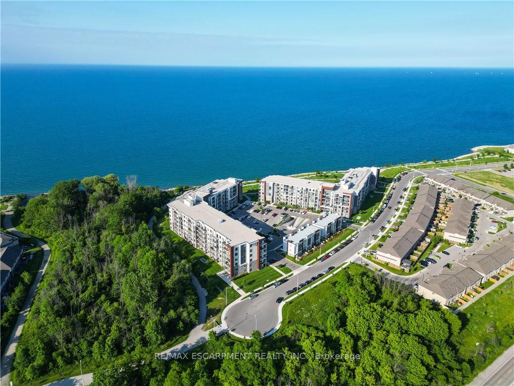 Front of Unit 226, 125 Shoreview Place