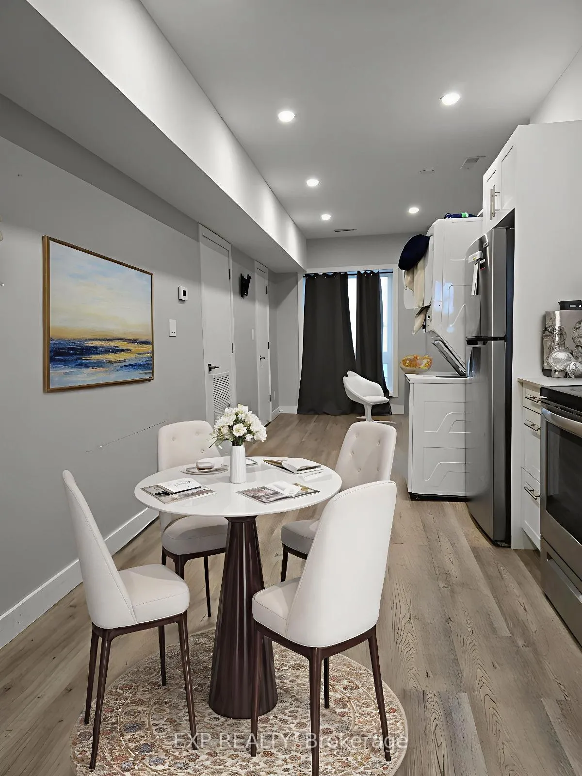 Front of Unit 3, 104 Wellington Street N