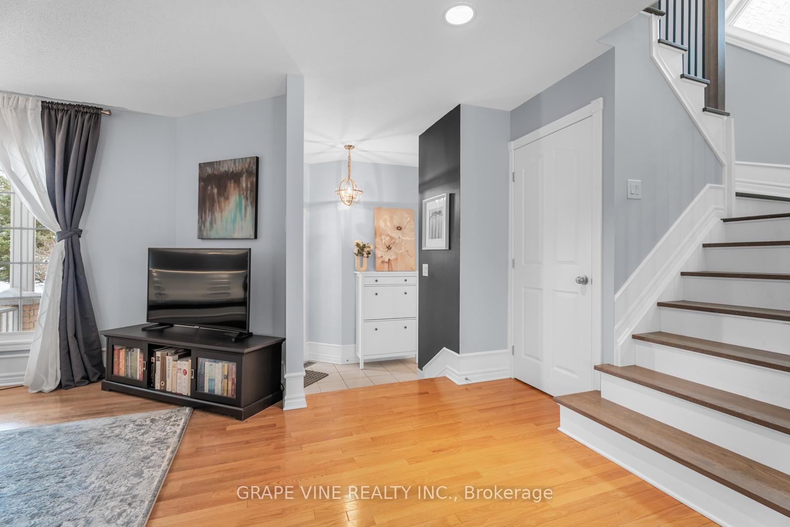 Photo 3 of 588 Dusty Miller Crescent, Ottawa, Riverside South/Gloucester Glen — HOMEH