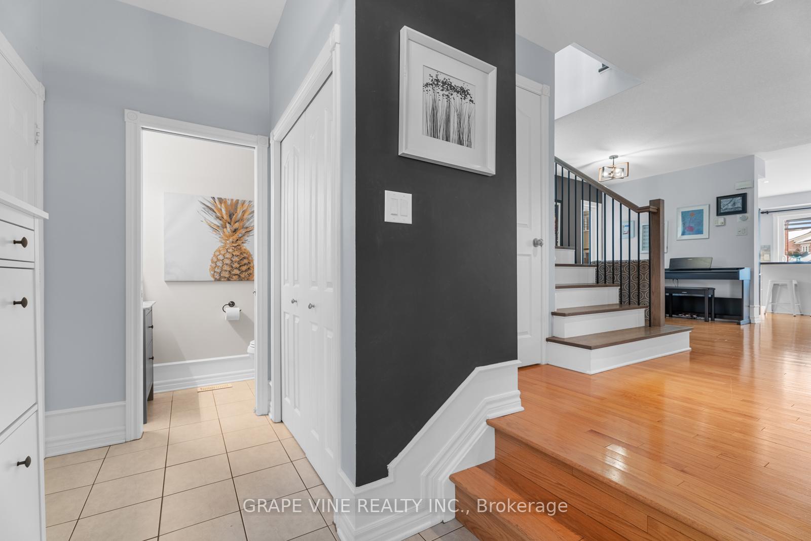 Photo 4 of 588 Dusty Miller Crescent, Ottawa, Riverside South/Gloucester Glen — HOMEH