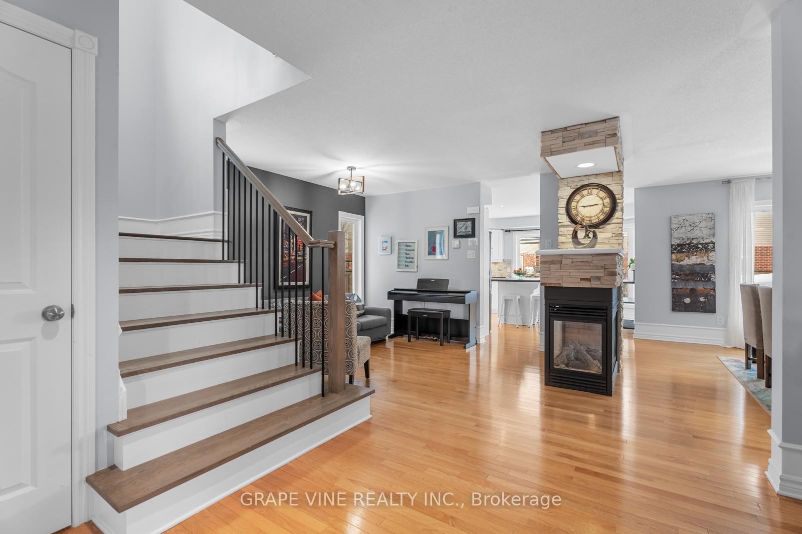 Photo 6 of 588 Dusty Miller Crescent, Ottawa, Riverside South/Gloucester Glen — HOMEH